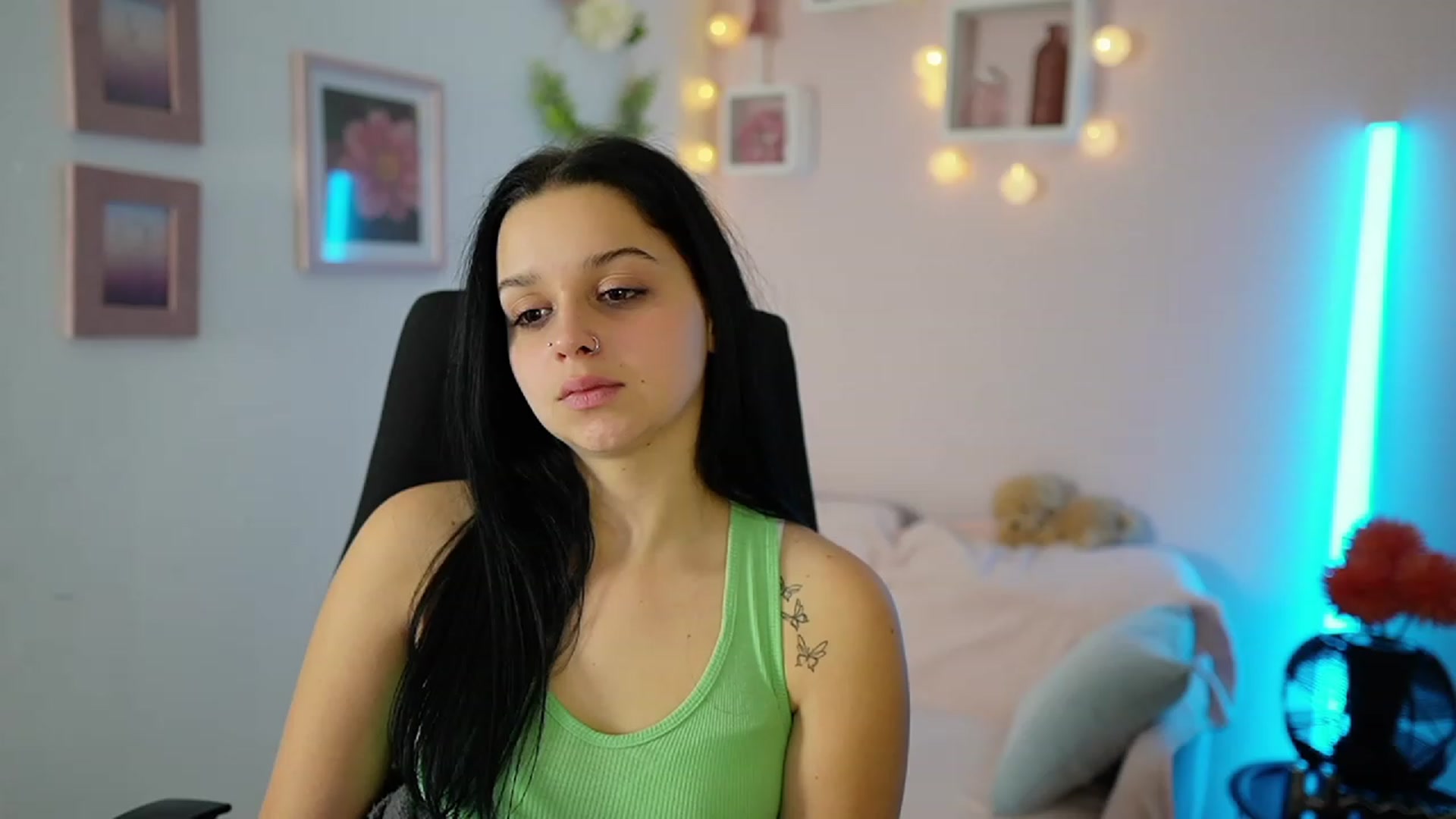 Gallery image thumbnail from Sola_Zola18's myfreecams stream on, 11/03/2023, 23:29 image 5 of 20