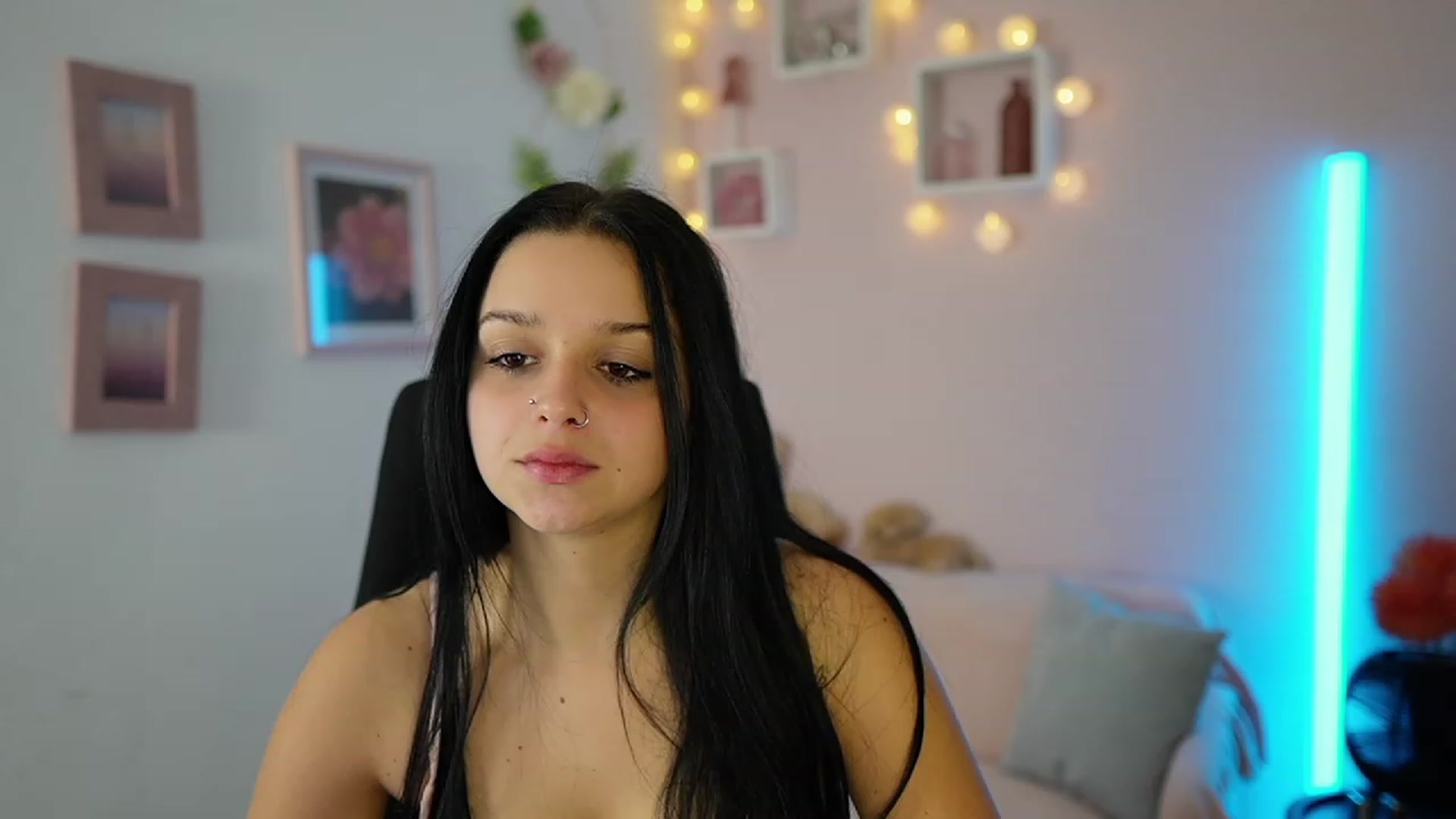 Gallery image thumbnail from Sola_Zola18's myfreecams stream on, 11/06/2023, 20:49 image 11 of 20