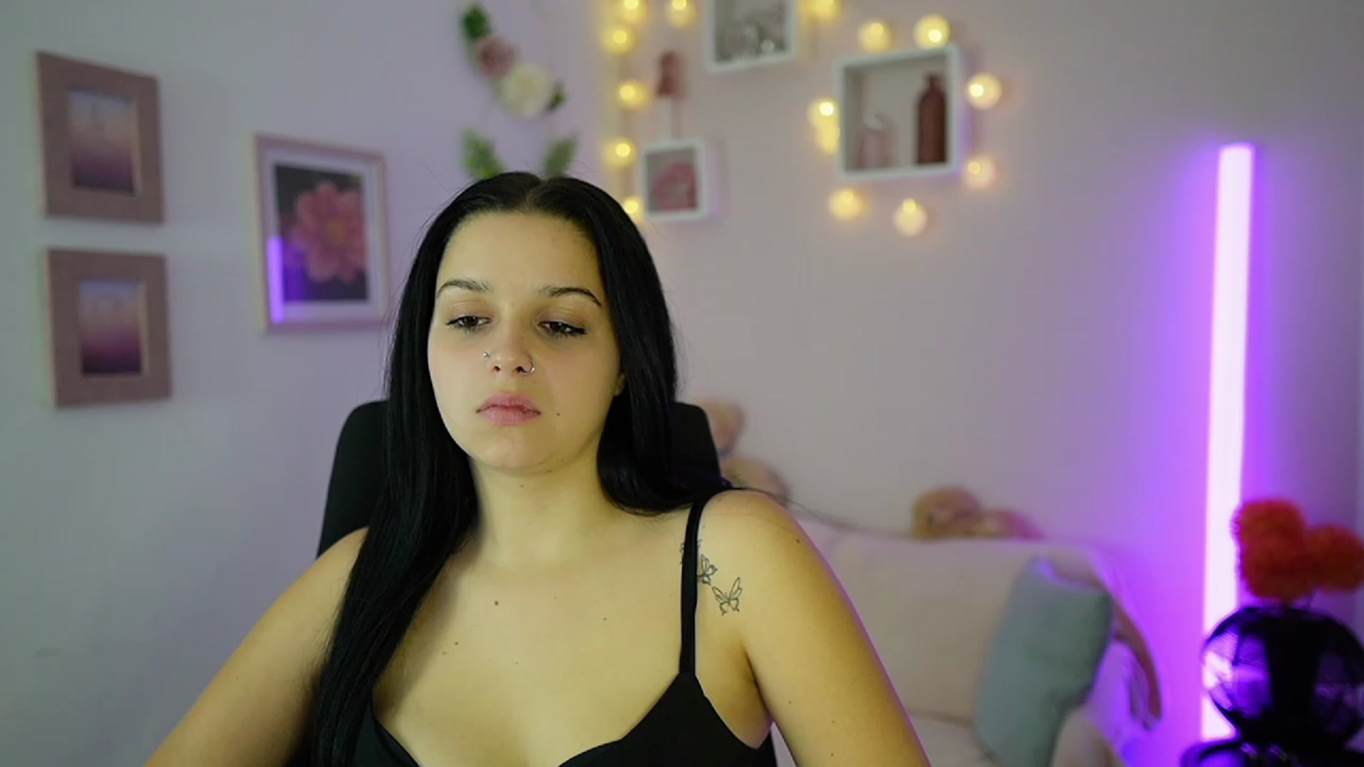 Gallery image thumbnail from Sola_Zola18's myfreecams stream on, 11/08/2023, 20:53 image 5 of 20