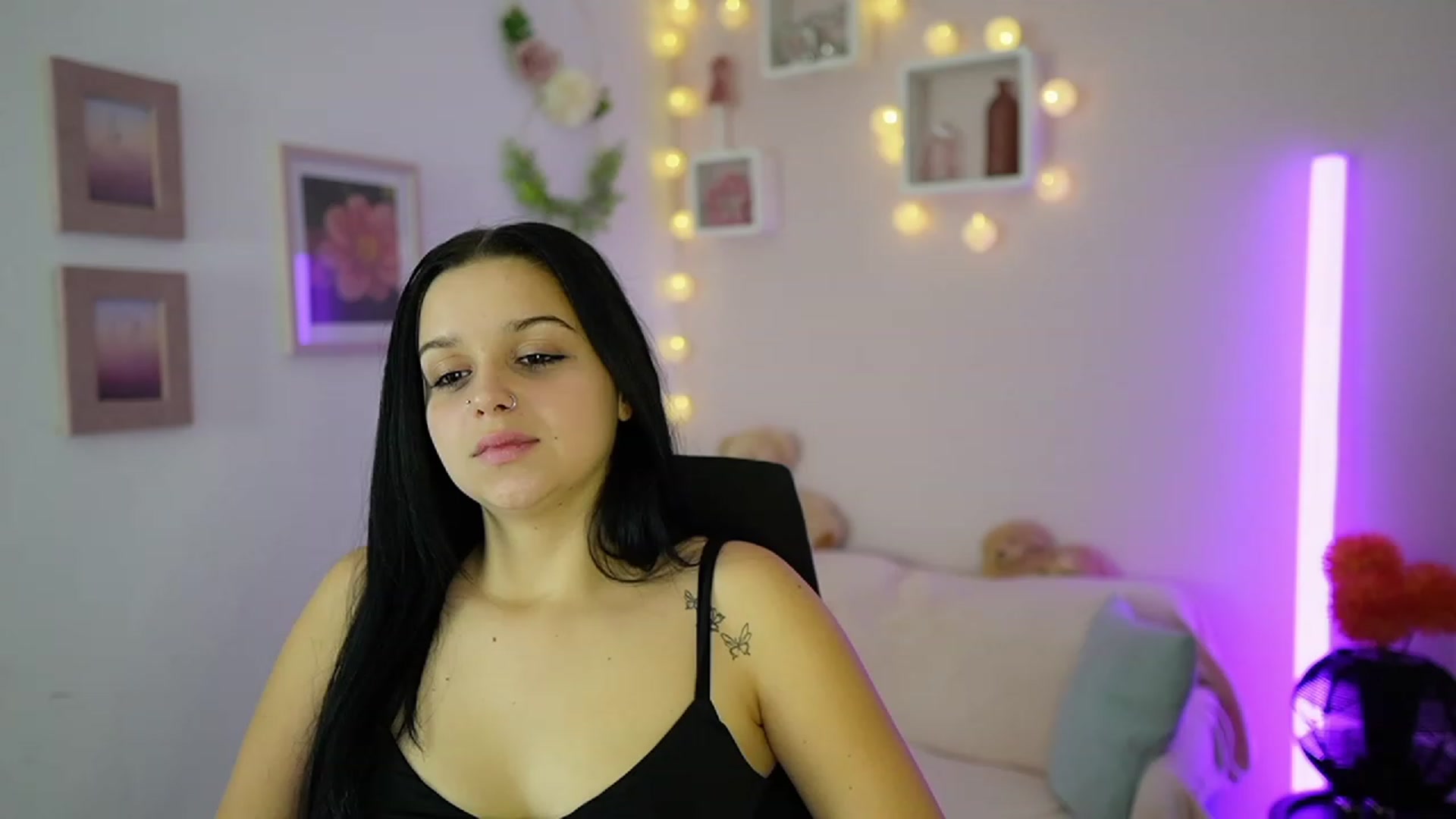 Gallery image thumbnail from Sola_Zola18's myfreecams stream on, 11/08/2023, 20:53 image 19 of 20