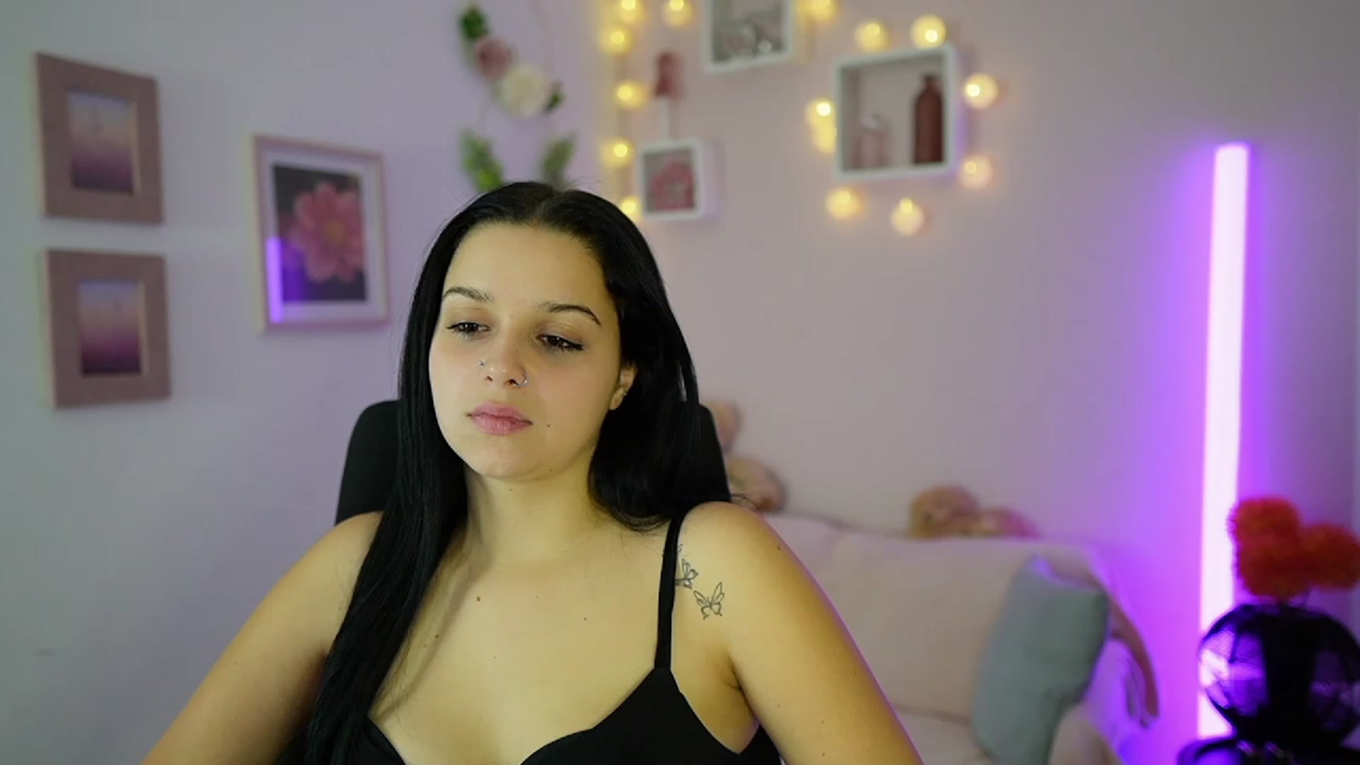 Gallery image thumbnail from Sola_Zola18's myfreecams stream on, 11/08/2023, 20:53 image 3 of 20