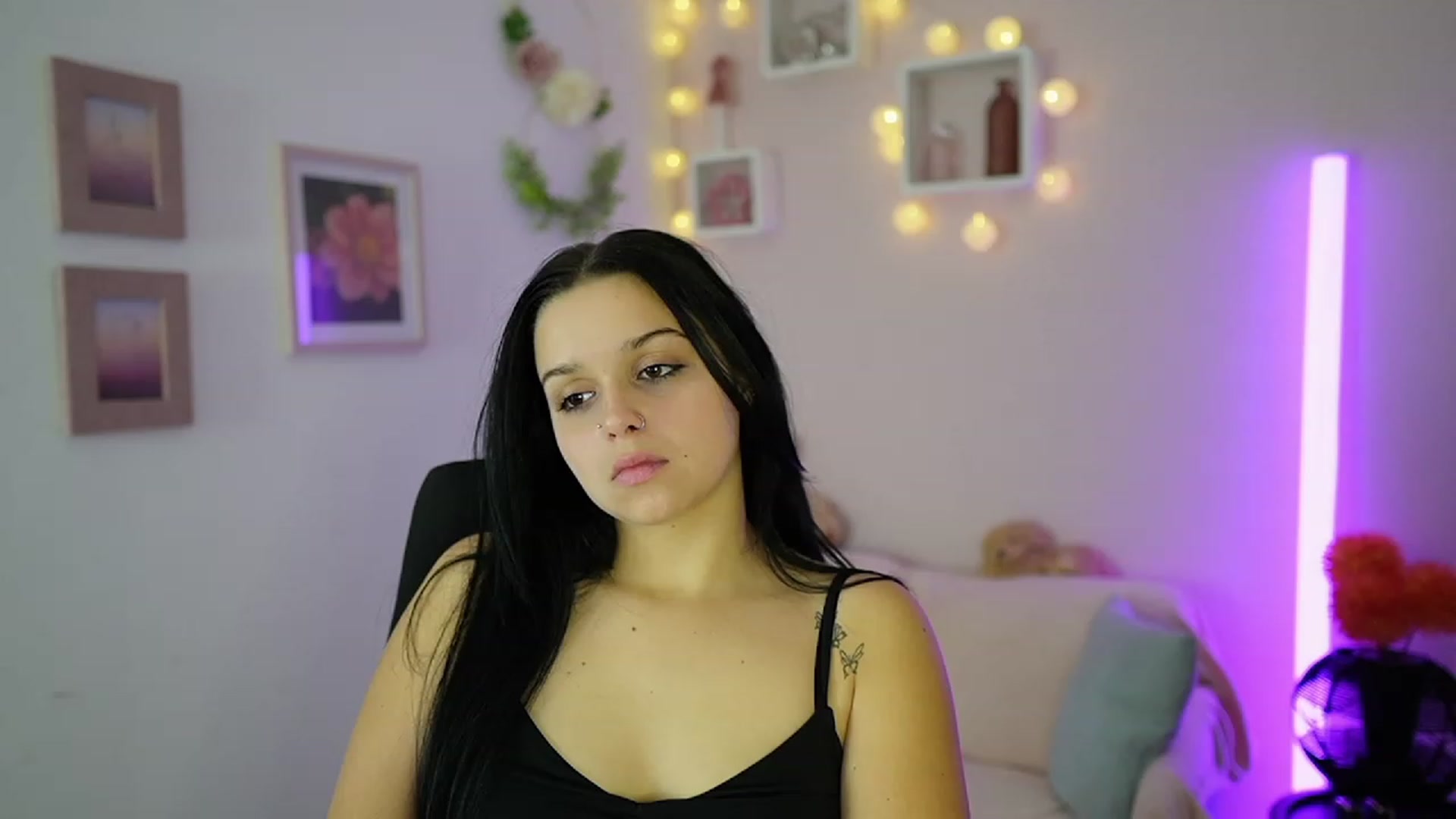 Gallery image thumbnail from Sola_Zola18's myfreecams stream on, 11/08/2023, 20:53 image 10 of 20
