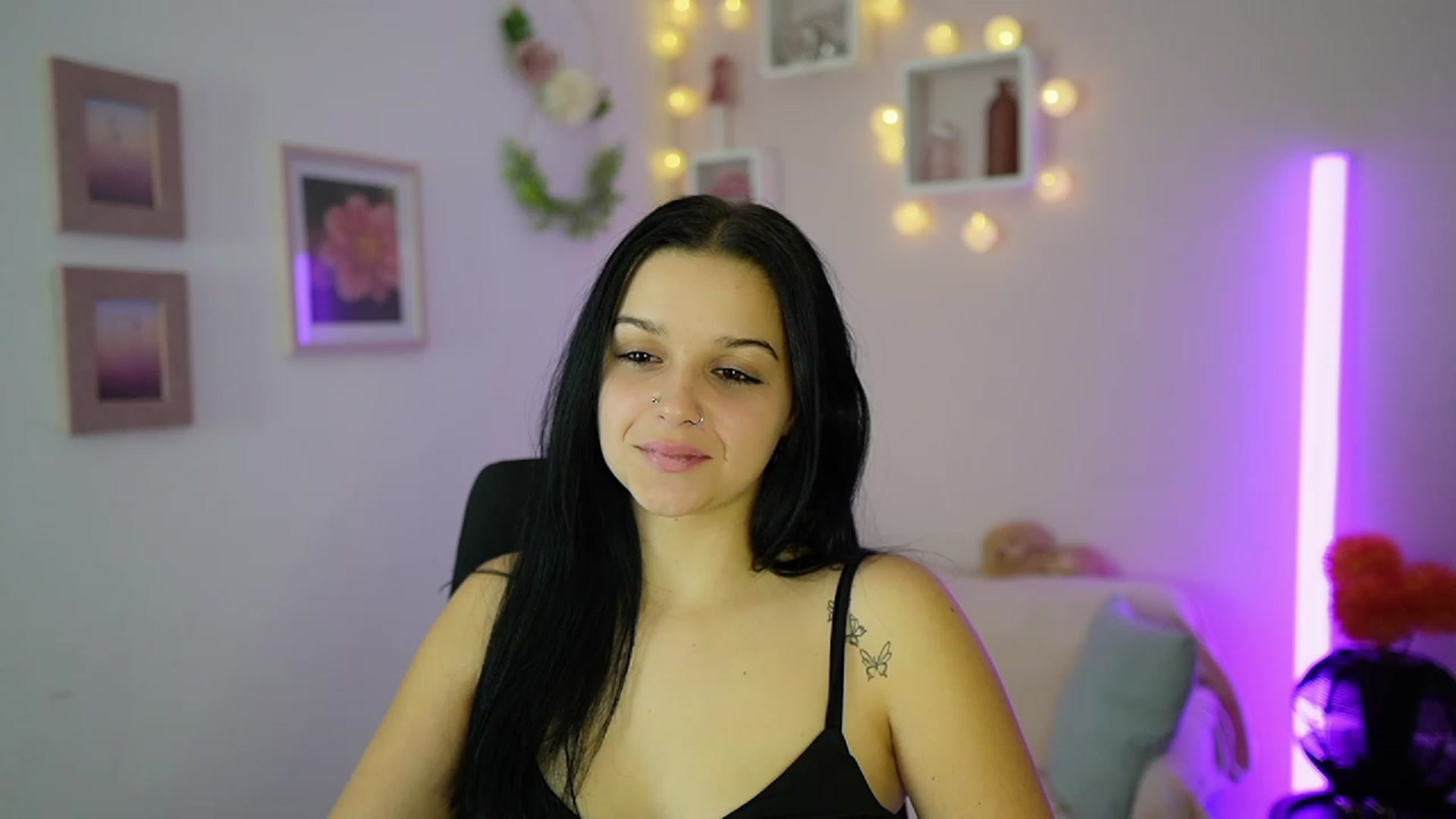 Gallery image thumbnail from Sola_Zola18's myfreecams stream on, 11/08/2023, 20:53 image 12 of 20