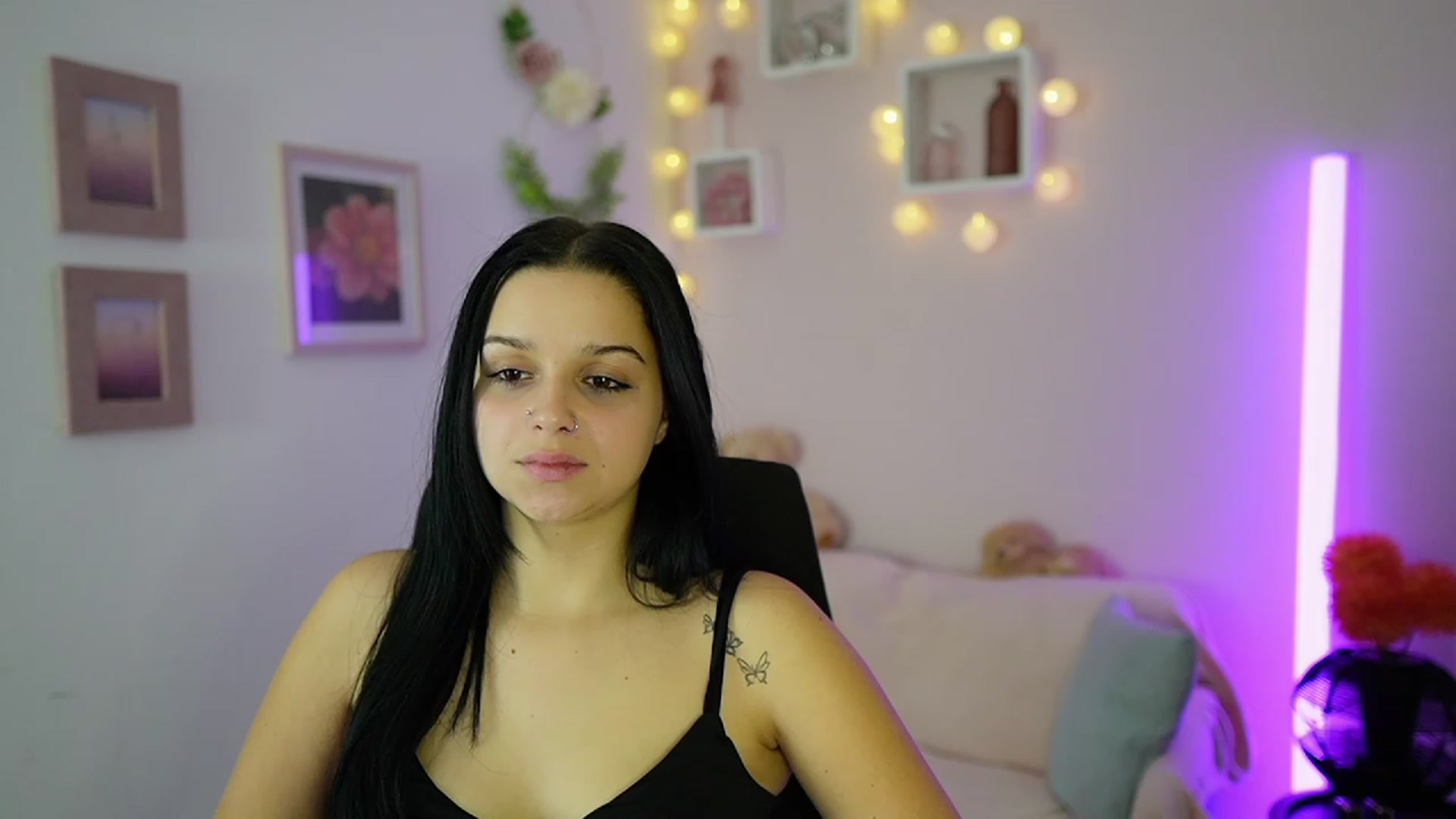 Gallery image thumbnail from Sola_Zola18's myfreecams stream on, 11/08/2023, 20:53 image 20 of 20