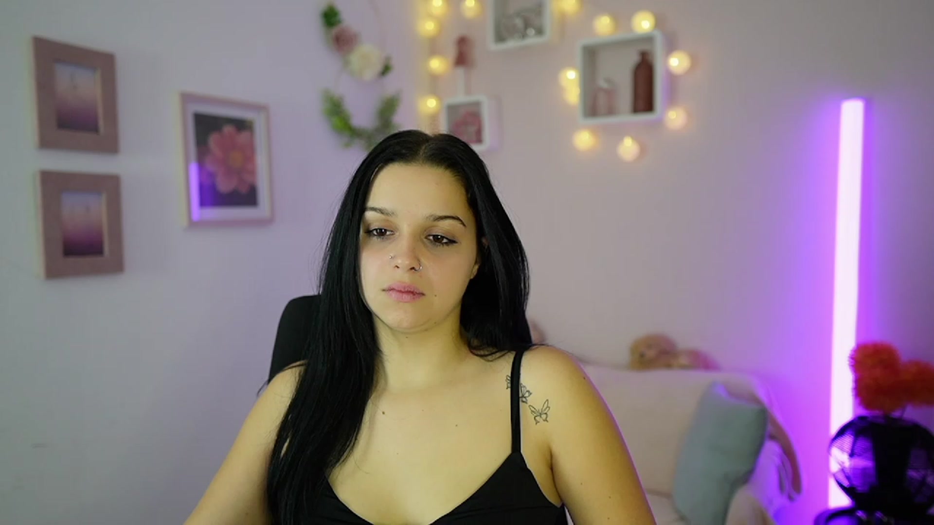 Gallery image thumbnail from Sola_Zola18's myfreecams stream on, 11/08/2023, 20:53 image 15 of 20