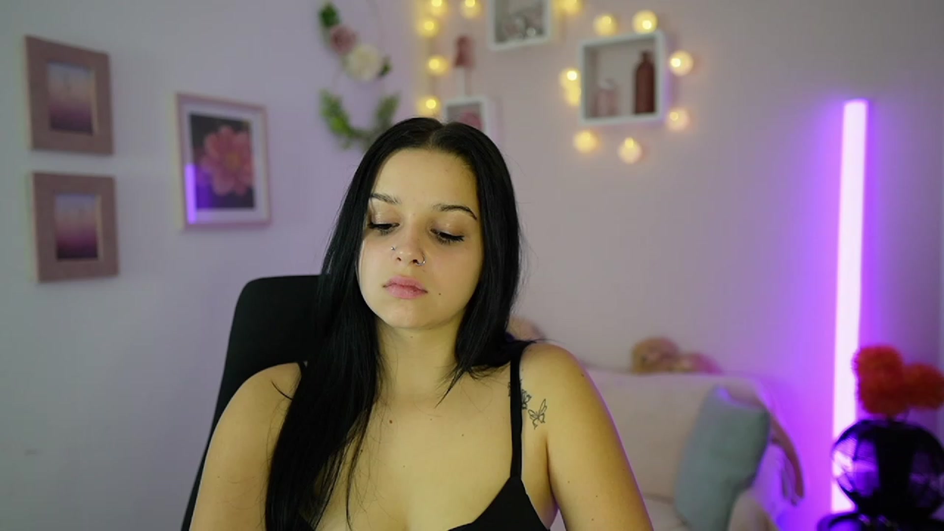 Gallery image thumbnail from Sola_Zola18's myfreecams stream on, 11/08/2023, 20:53 image 6 of 20