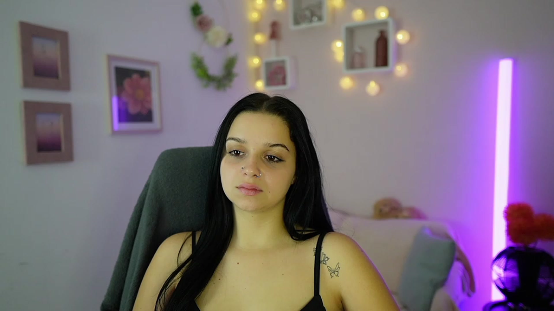 Gallery image thumbnail from Sola_Zola18's myfreecams stream on, 11/08/2023, 22:51 image 12 of 20