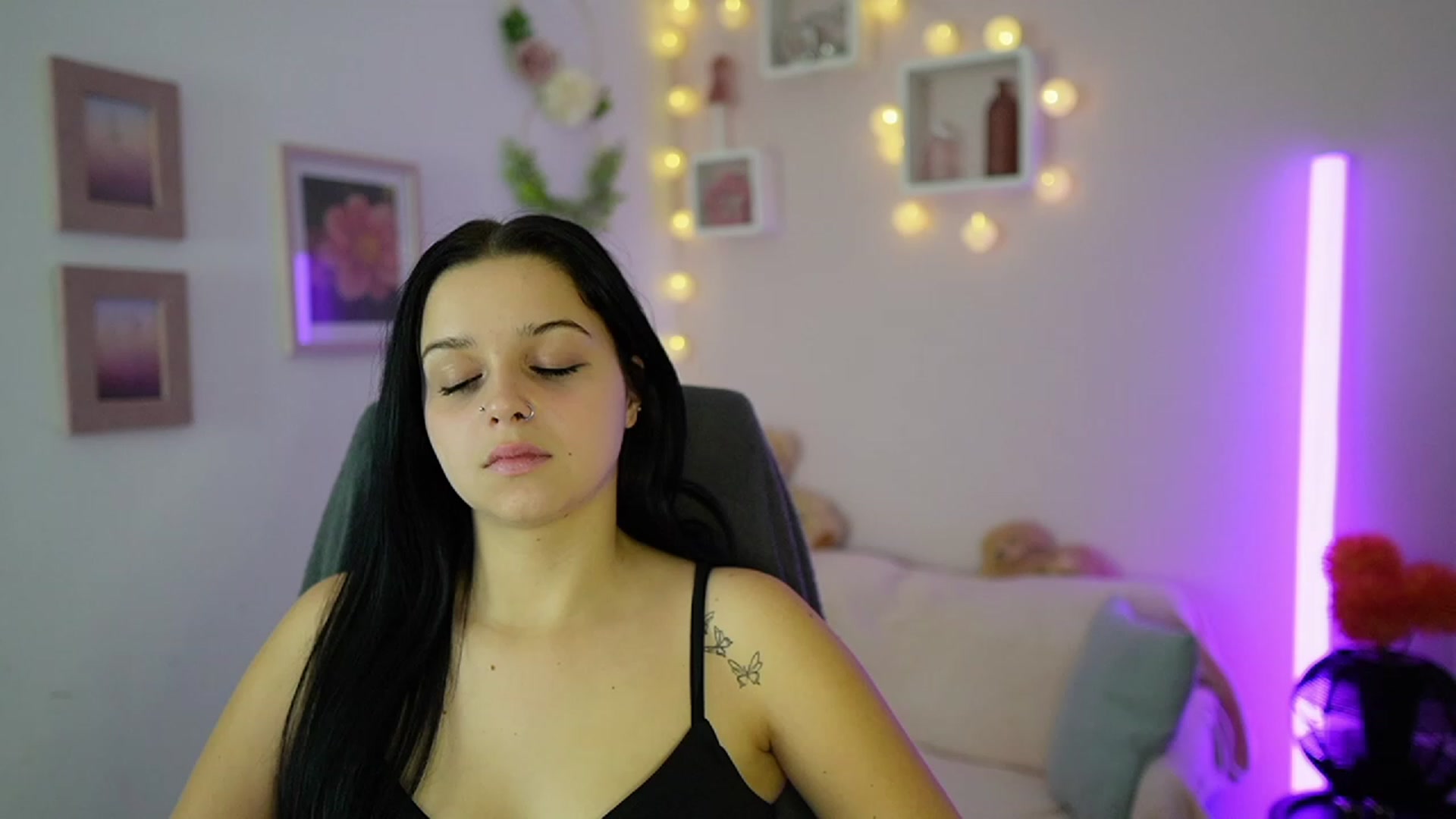 Gallery image thumbnail from Sola_Zola18's myfreecams stream on, 11/08/2023, 22:51 image 5 of 20