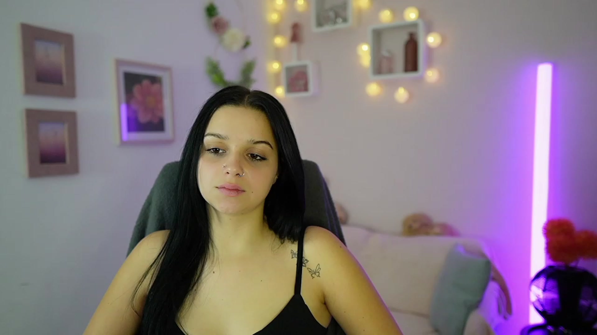 Gallery image thumbnail from Sola_Zola18's myfreecams stream on, 11/08/2023, 22:51 image 17 of 20