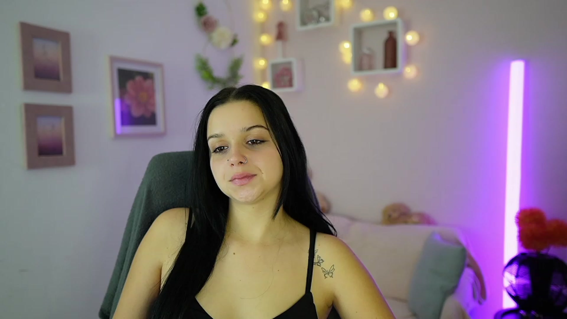 Gallery image thumbnail from Sola_Zola18's myfreecams stream on, 11/08/2023, 22:51 image 4 of 20