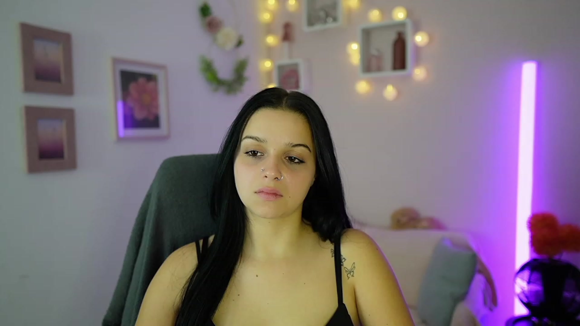 Gallery image thumbnail from Sola_Zola18's myfreecams stream on, 11/08/2023, 22:51 image 16 of 20
