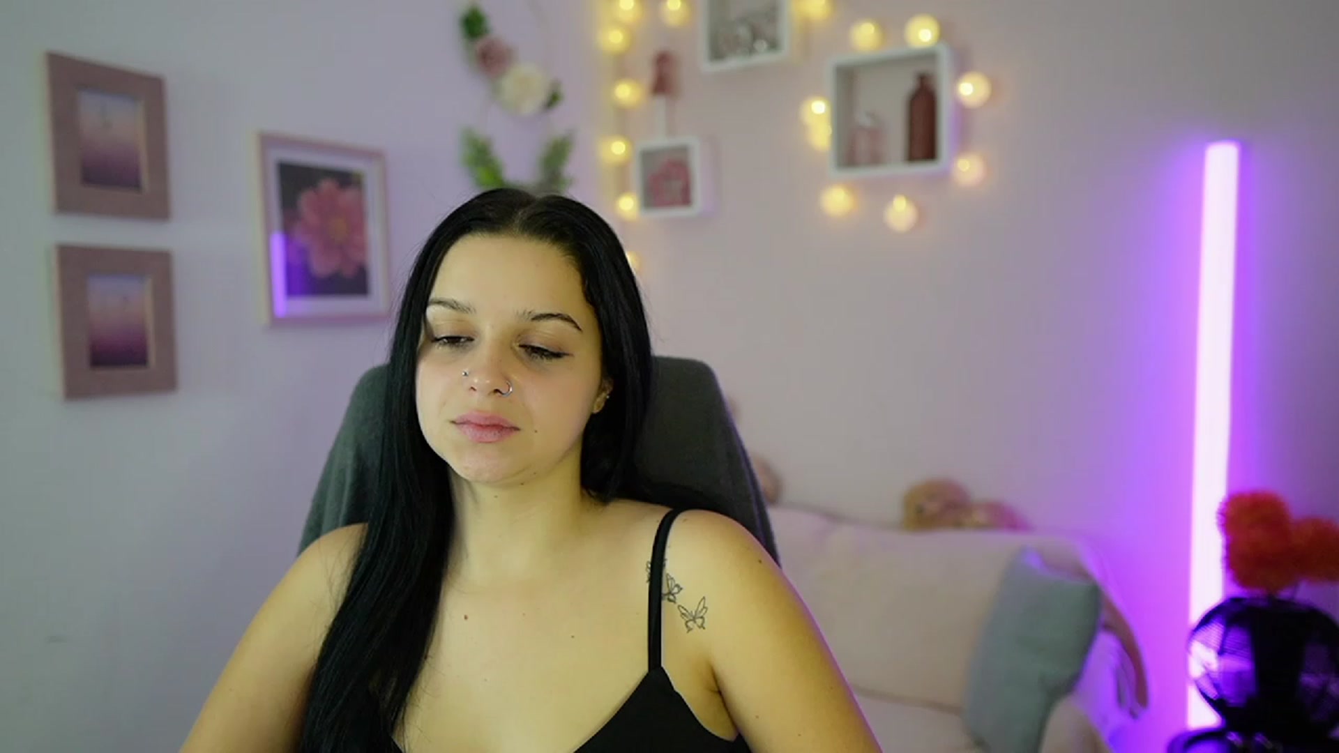 Gallery image thumbnail from Sola_Zola18's myfreecams stream on, 11/08/2023, 22:51 image 10 of 20