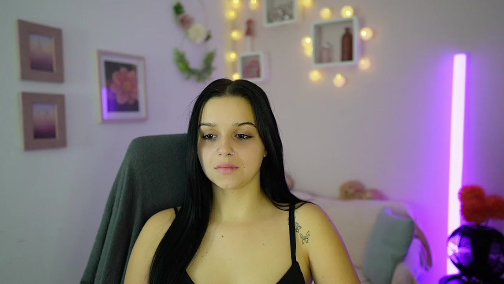 Gallery image thumbnail from Sola_Zola18's myfreecams stream on, 11/08/2023, 22:51 image 1 of 20