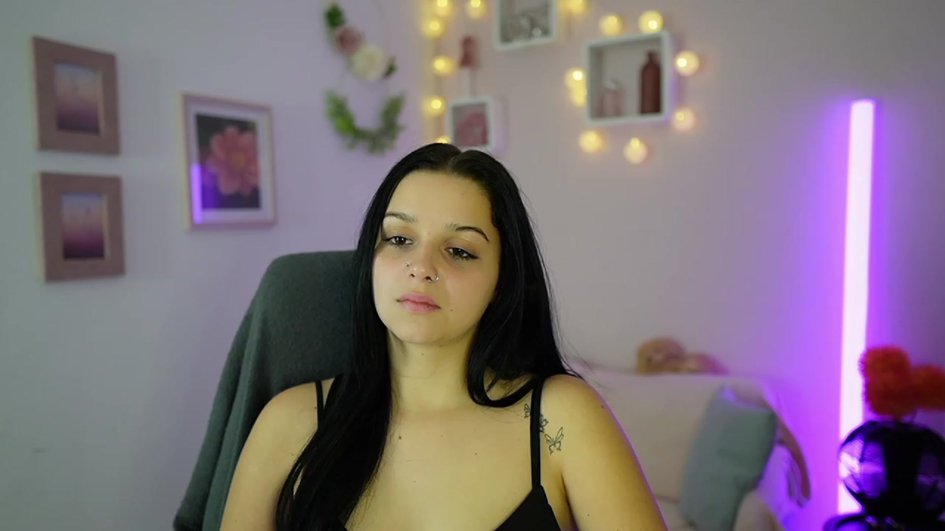 Gallery image thumbnail from Sola_Zola18's myfreecams stream on, 11/08/2023, 22:51 image 14 of 20