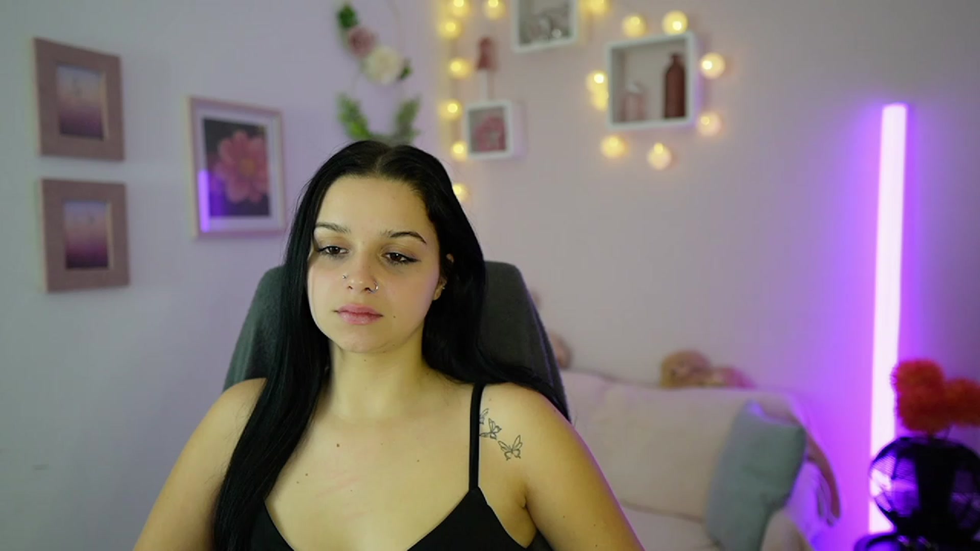 Gallery image thumbnail from Sola_Zola18's myfreecams stream on, 11/08/2023, 22:51 image 6 of 20