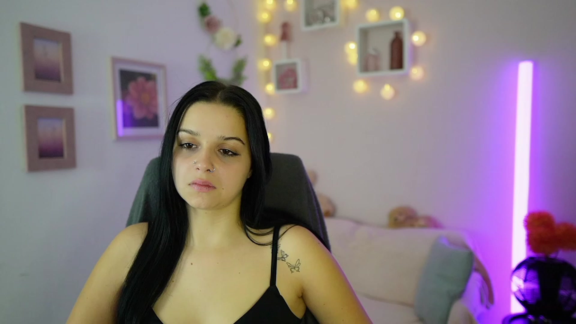 Gallery image thumbnail from Sola_Zola18's myfreecams stream on, 11/08/2023, 22:51 image 3 of 20