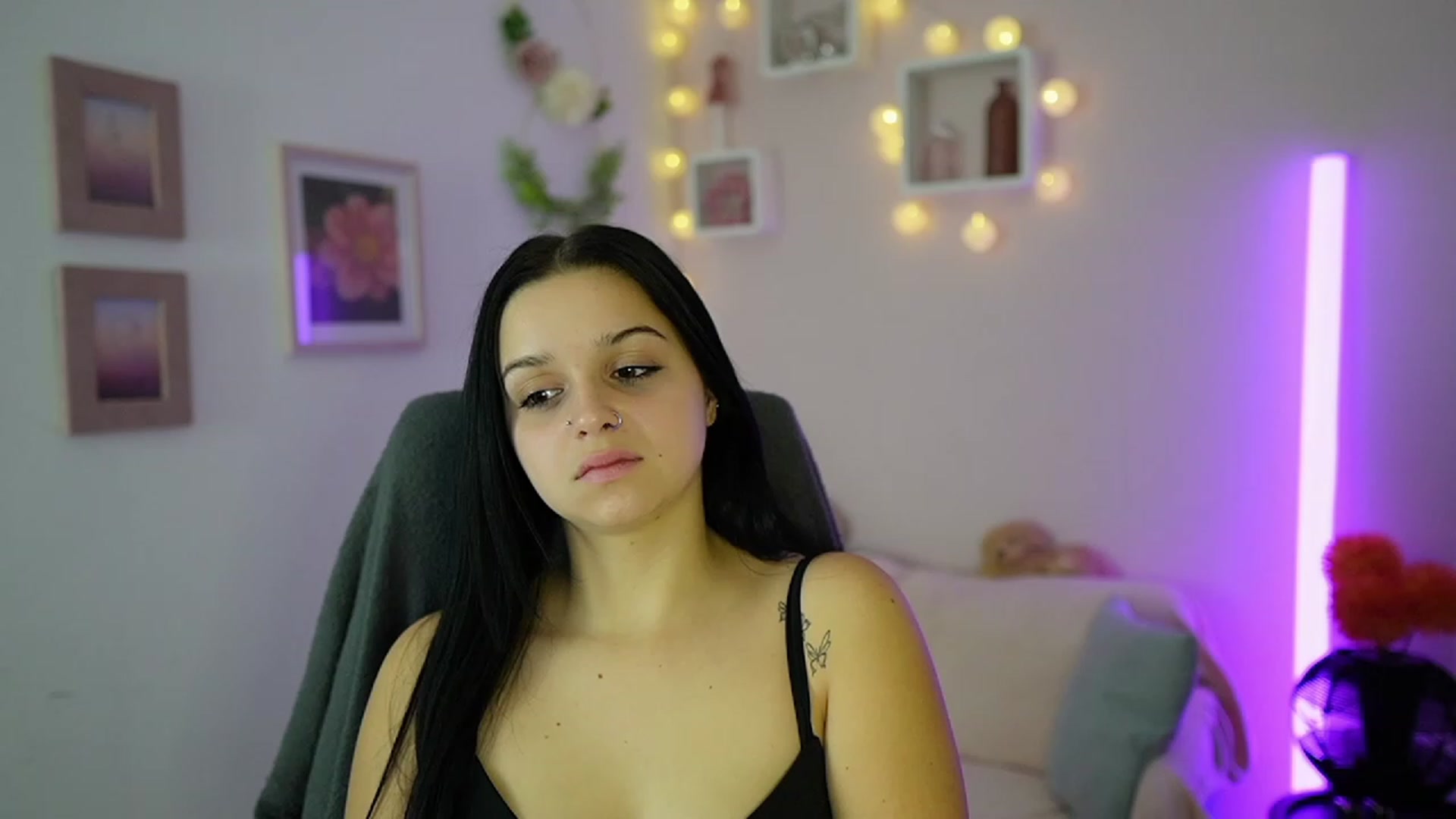 Gallery image thumbnail from Sola_Zola18's myfreecams stream on, 11/08/2023, 22:51 image 15 of 20