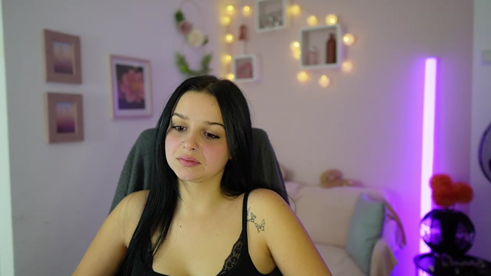 Gallery image thumbnail from Sola_Zola18's myfreecams stream on, 11/09/2023, 19:58 image 6 of 20
