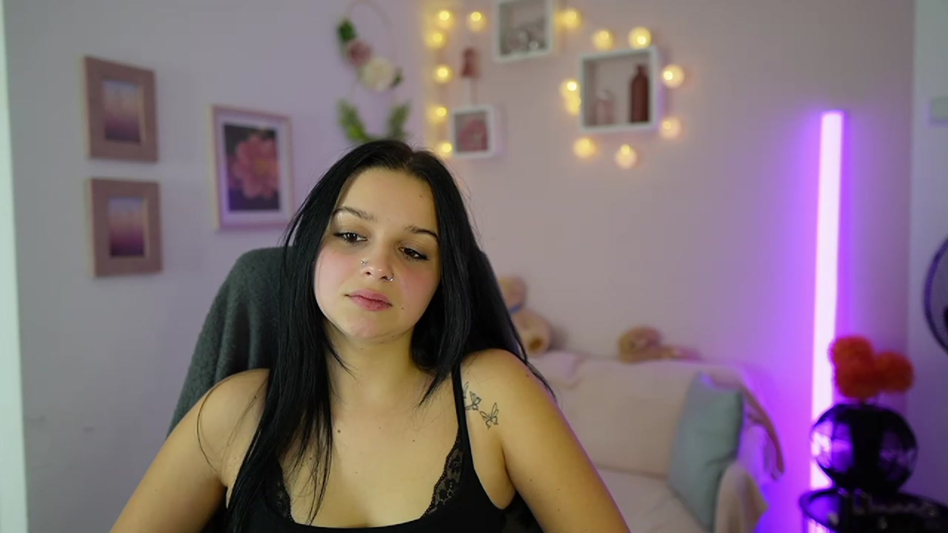 Gallery image thumbnail from Sola_Zola18's myfreecams stream on, 11/09/2023, 19:58 image 3 of 20