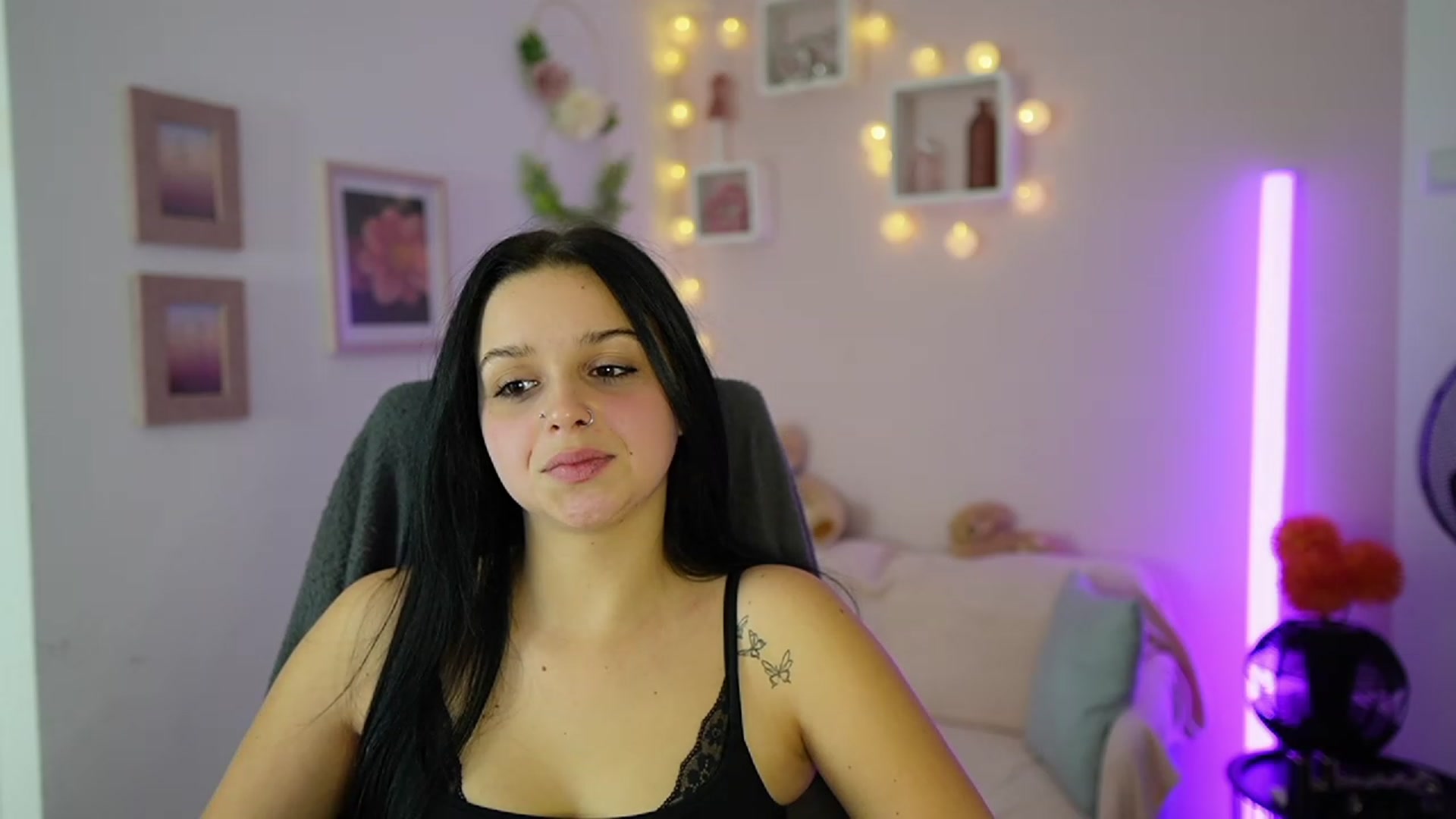 Gallery image thumbnail from Sola_Zola18's myfreecams stream on, 11/09/2023, 19:58 image 5 of 20