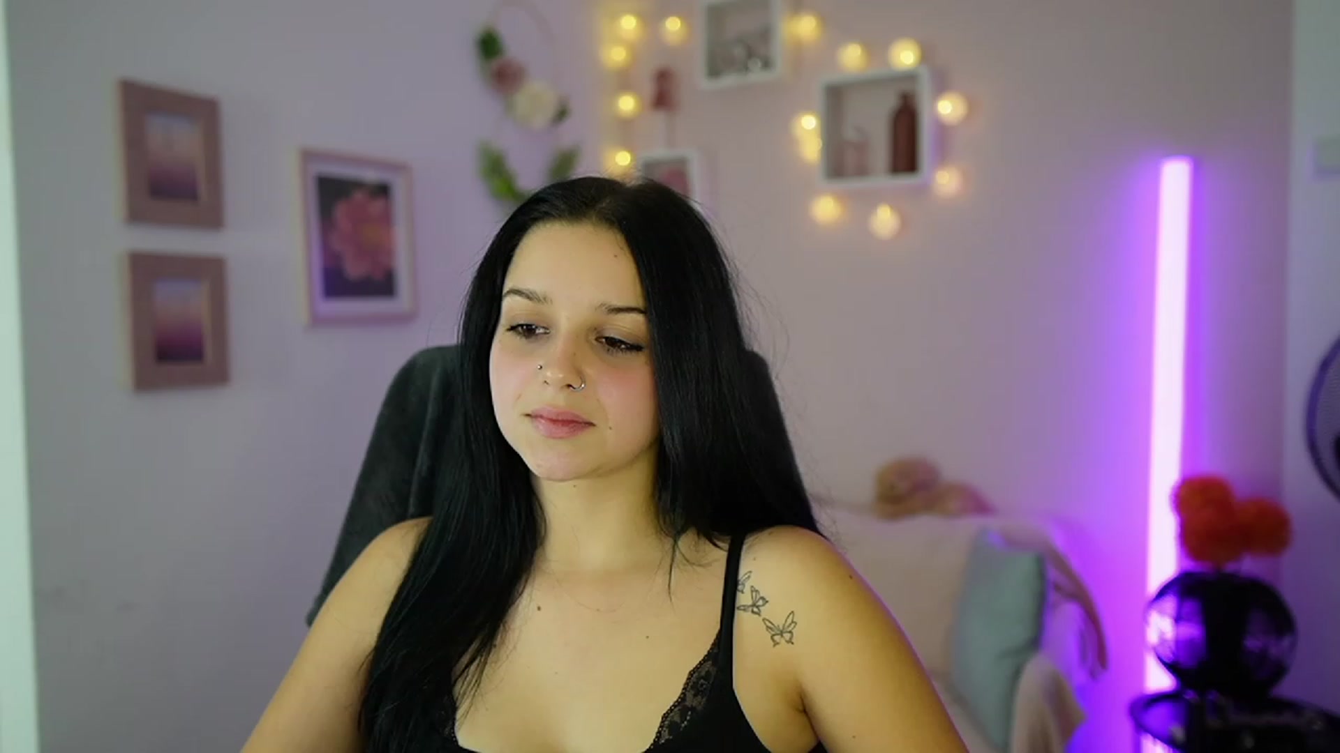 Gallery image thumbnail from Sola_Zola18's myfreecams stream on, 11/09/2023, 21:08 image 6 of 20