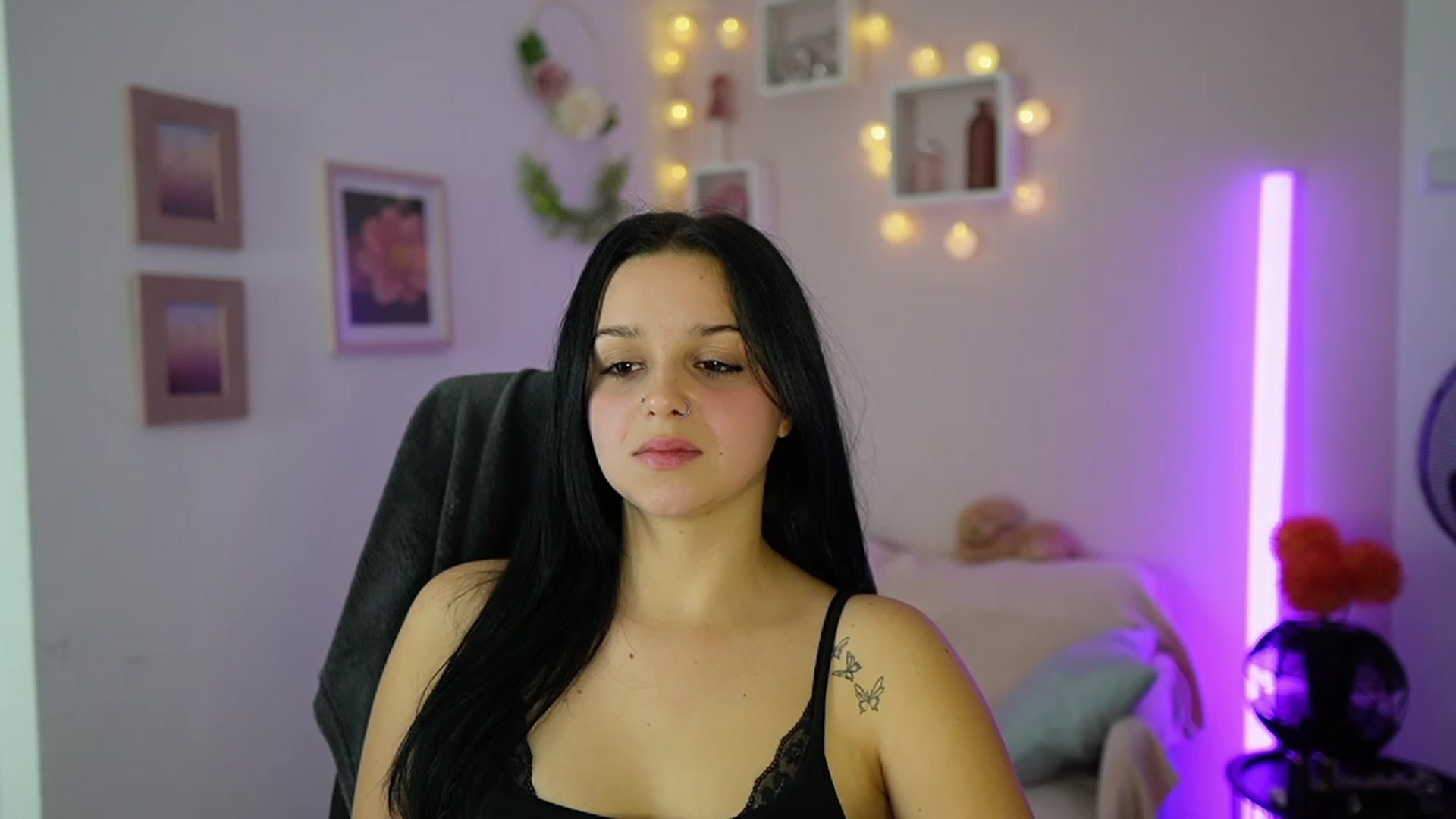 Gallery image thumbnail from Sola_Zola18's myfreecams stream on, 11/09/2023, 21:08 image 10 of 20