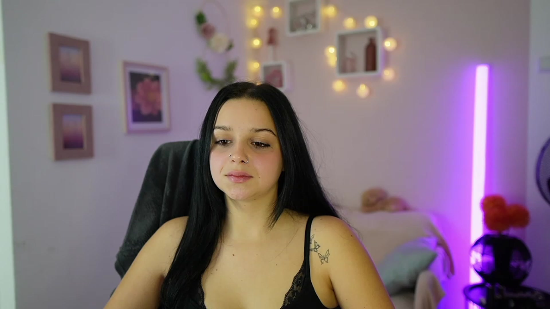 Gallery image thumbnail from Sola_Zola18's myfreecams stream on, 11/09/2023, 21:08 image 18 of 20
