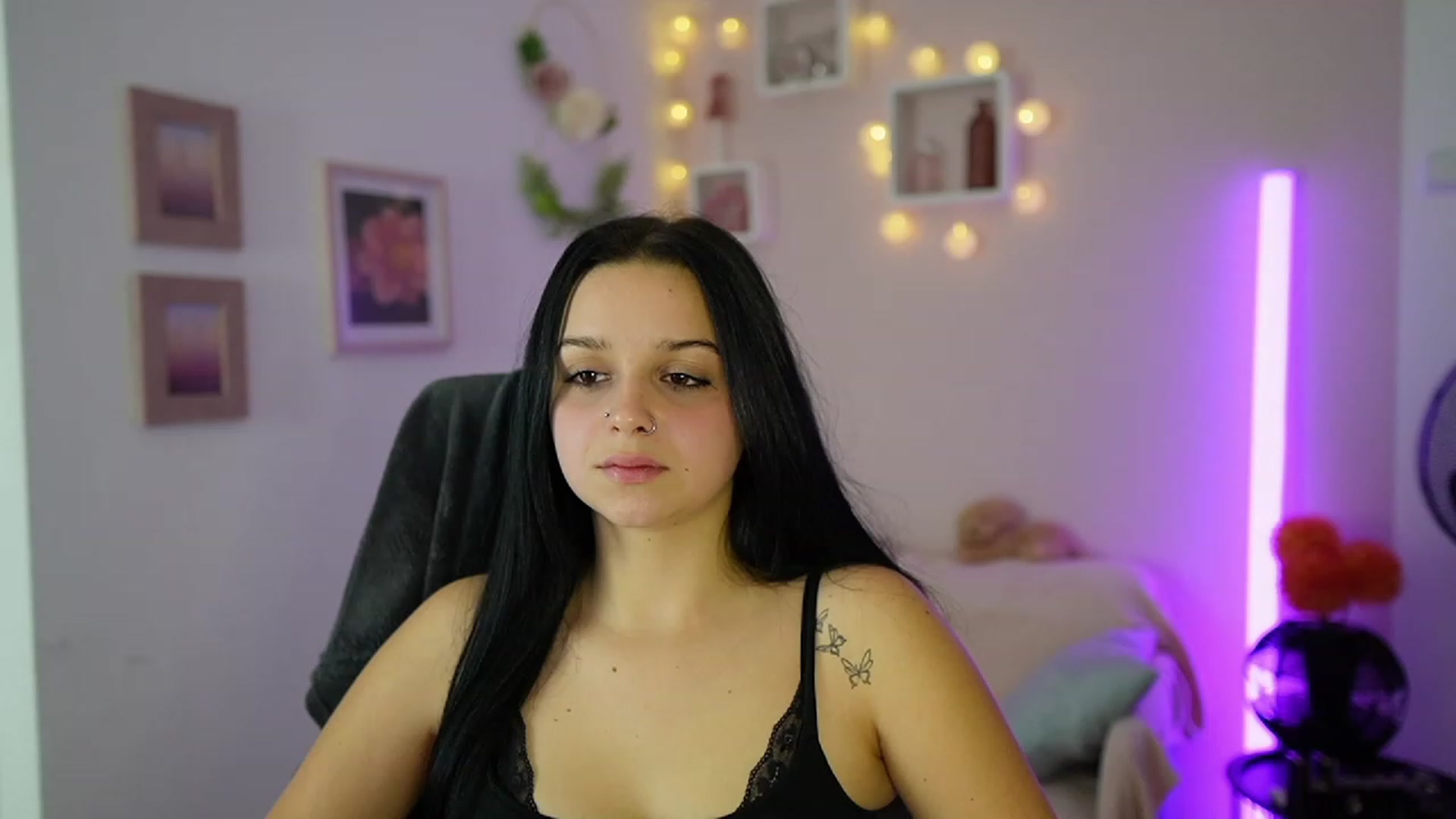 Gallery image thumbnail from Sola_Zola18's myfreecams stream on, 11/09/2023, 21:08 image 17 of 20