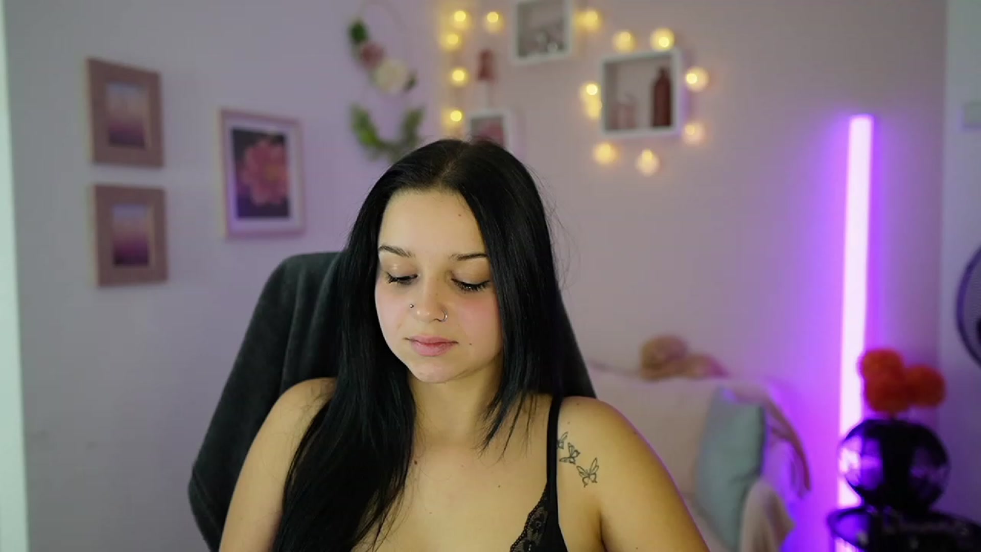 Gallery image thumbnail from Sola_Zola18's myfreecams stream on, 11/09/2023, 21:08 image 5 of 20