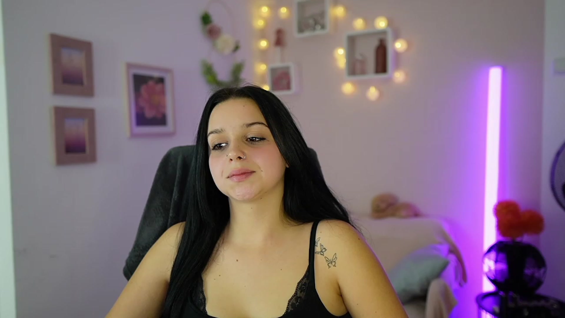 Gallery image thumbnail from Sola_Zola18's myfreecams stream on, 11/09/2023, 21:08 image 16 of 20