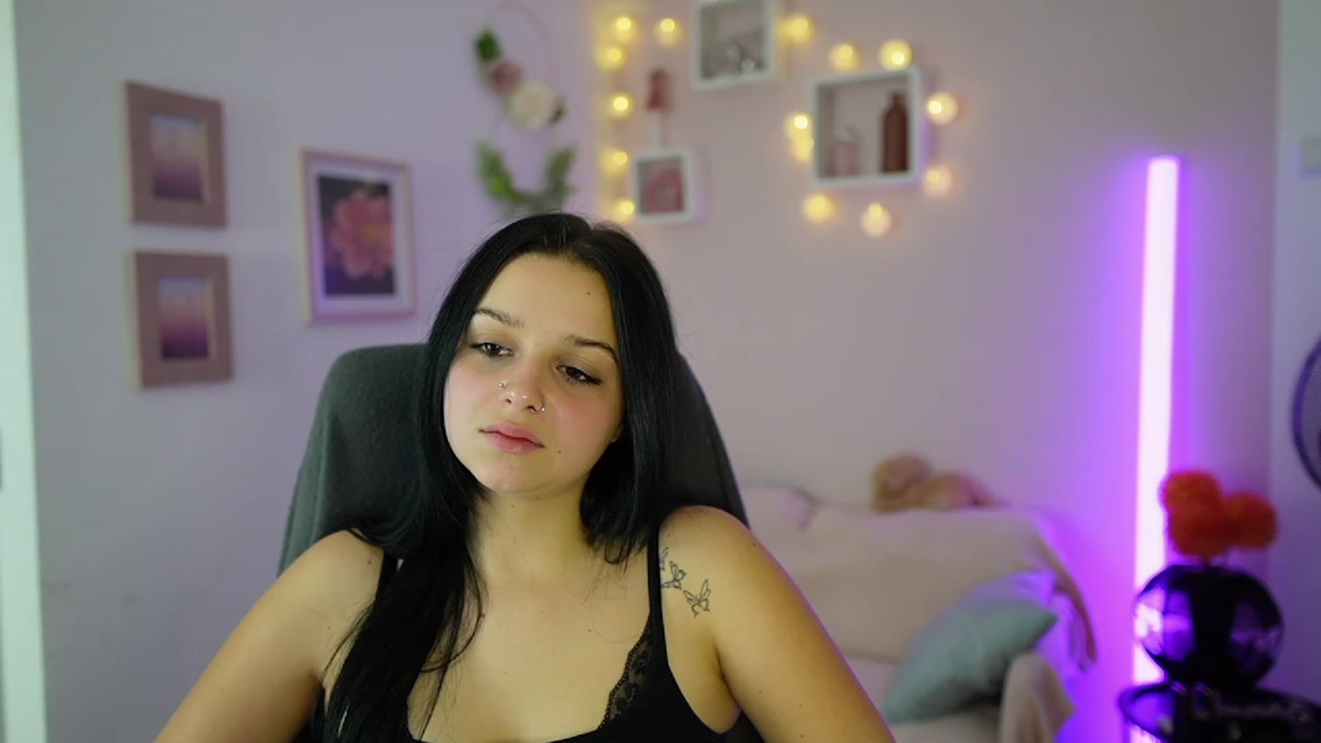 Gallery image thumbnail from Sola_Zola18's myfreecams stream on, 11/09/2023, 23:01 image 14 of 20