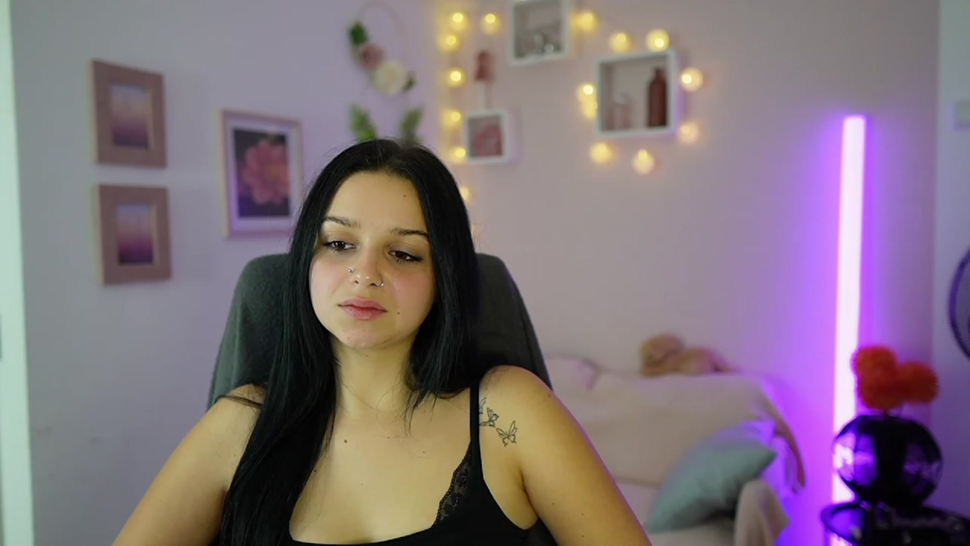 Gallery image thumbnail from Sola_Zola18's myfreecams stream on, 11/09/2023, 23:01 image 19 of 20