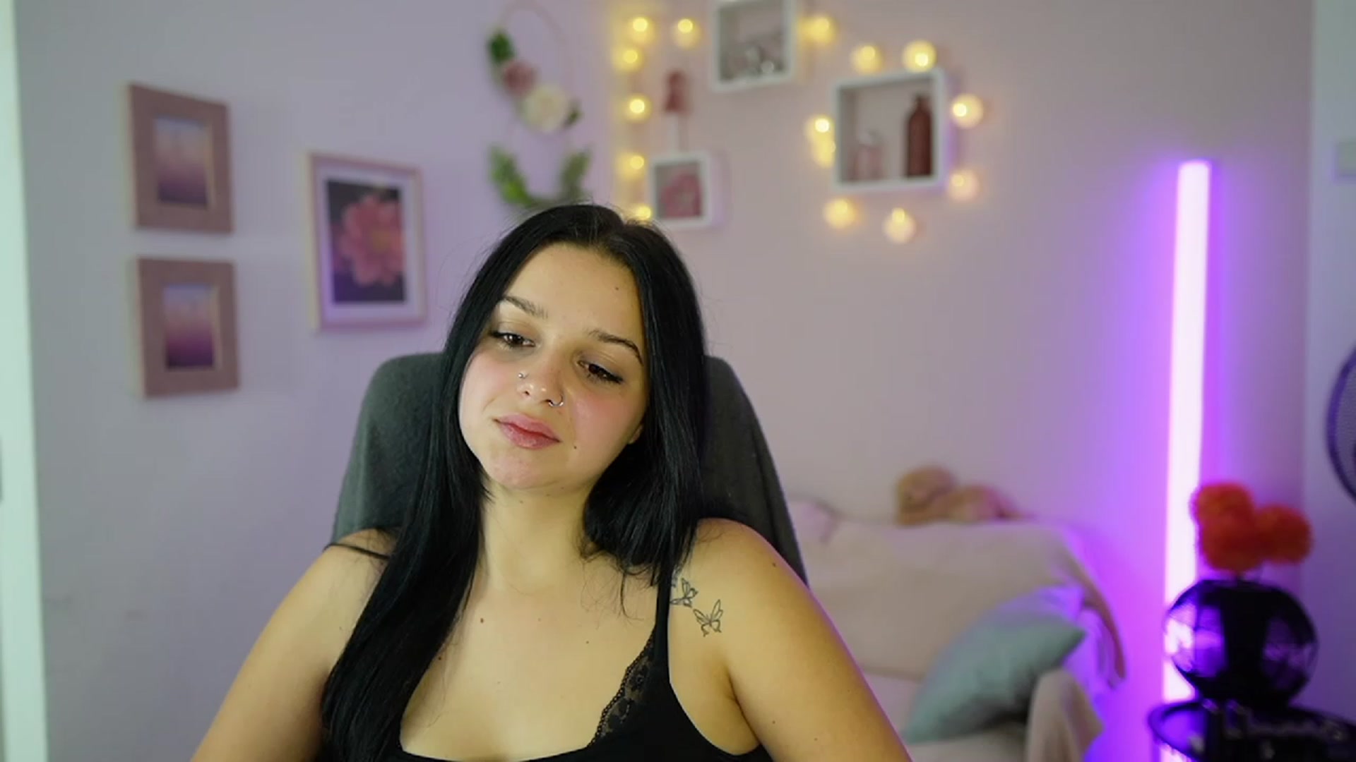 Gallery image thumbnail from Sola_Zola18's myfreecams stream on, 11/09/2023, 23:01 image 20 of 20