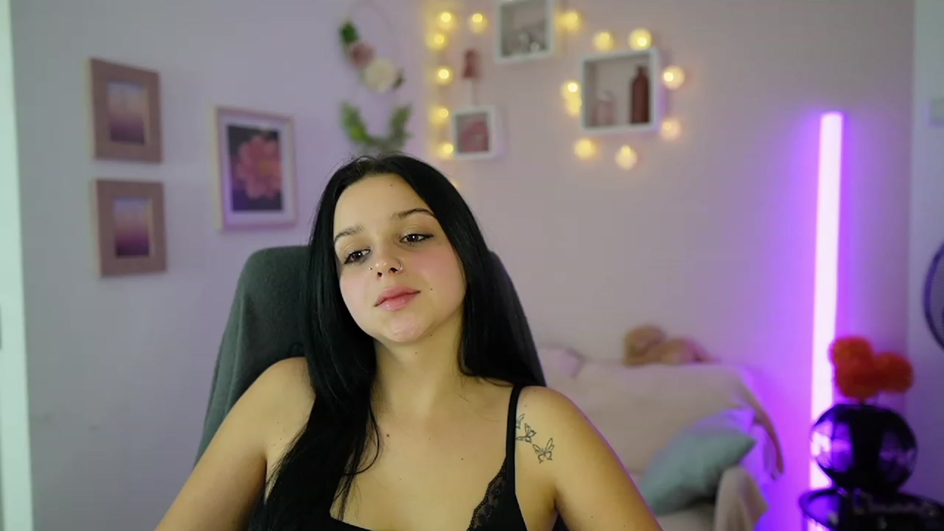 Gallery image thumbnail from Sola_Zola18's myfreecams stream on, 11/09/2023, 23:01 image 10 of 20