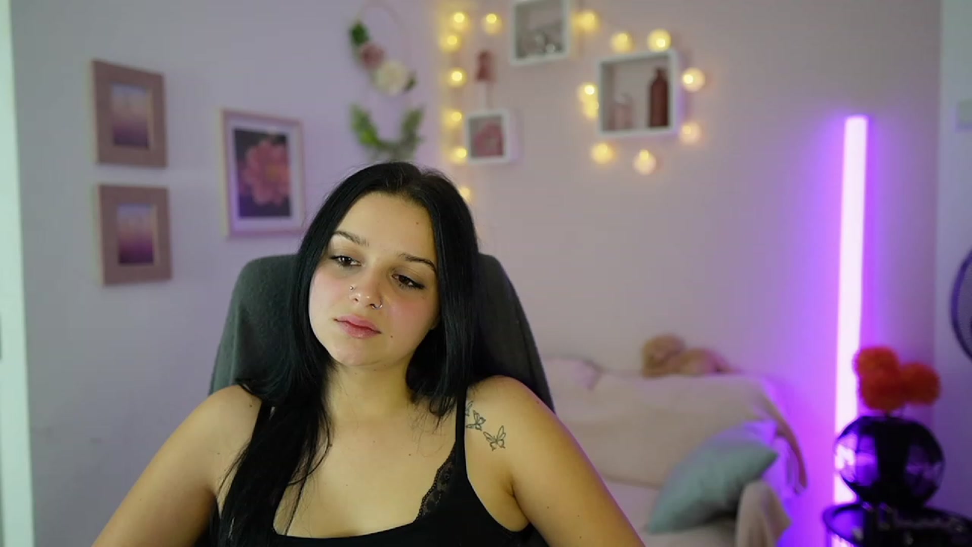 Gallery image thumbnail from Sola_Zola18's myfreecams stream on, 11/09/2023, 23:01 image 13 of 20