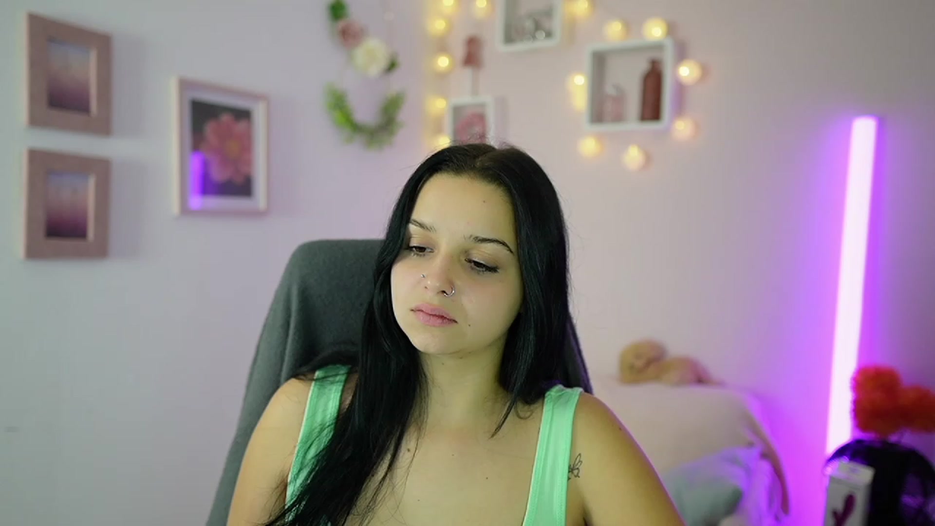 Gallery image thumbnail from Sola_Zola18's myfreecams stream on, 11/10/2023, 21:13 image 11 of 20