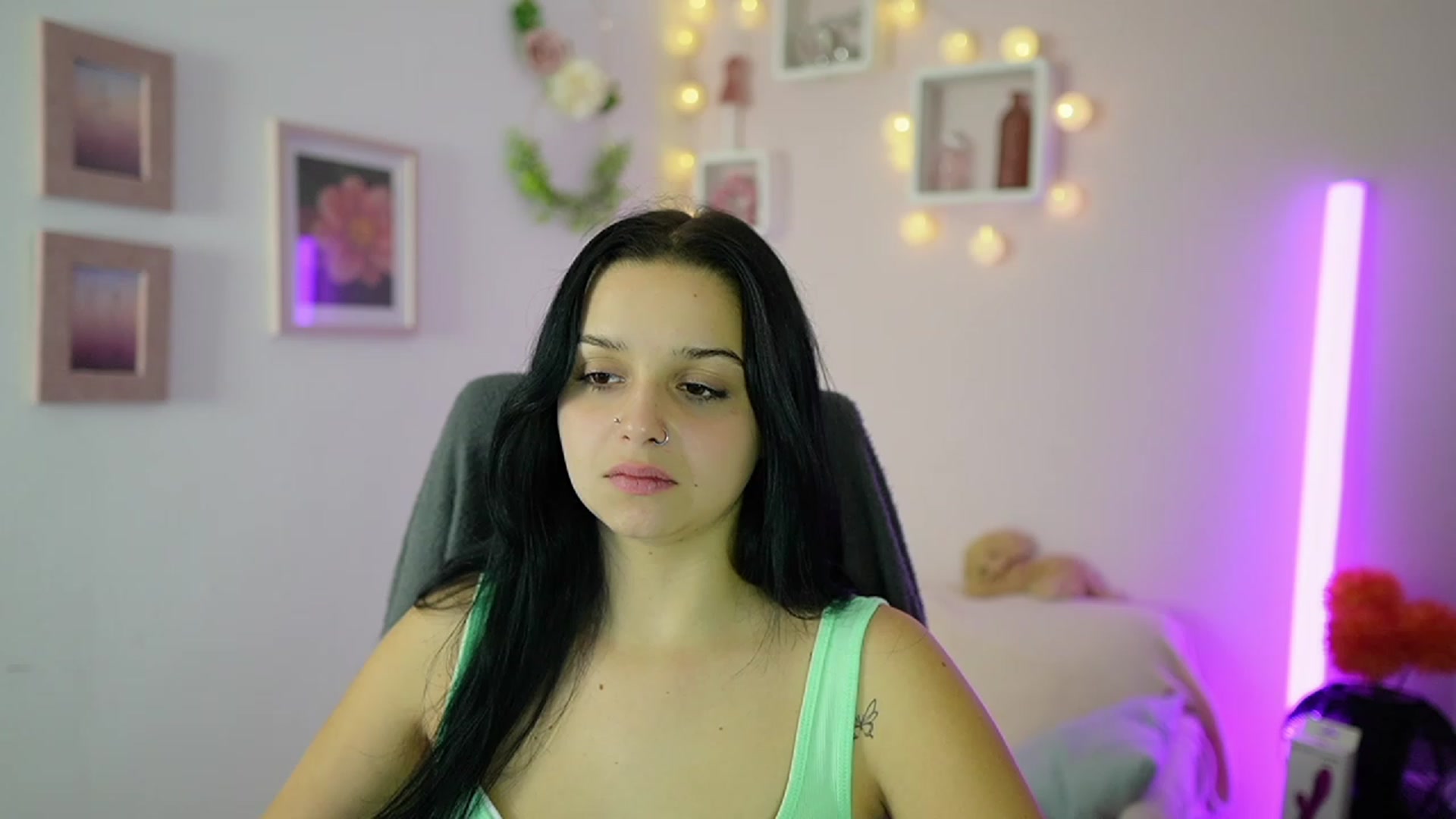 Gallery image thumbnail from Sola_Zola18's myfreecams stream on, 11/10/2023, 21:13 image 6 of 20