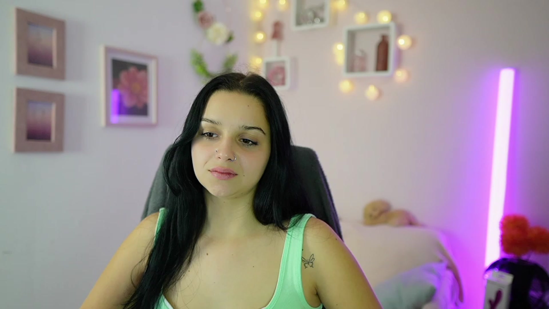 Gallery image thumbnail from Sola_Zola18's myfreecams stream on, 11/10/2023, 21:13 image 19 of 20