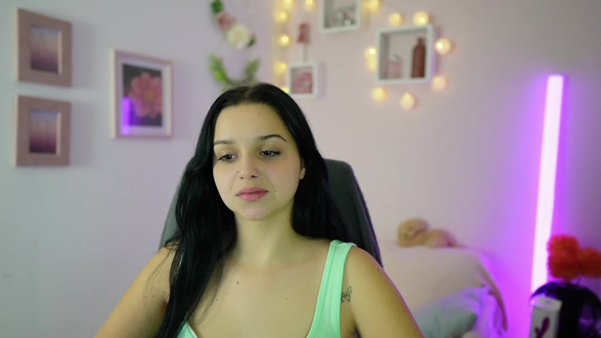 Gallery image thumbnail from Sola_Zola18's myfreecams stream on, 11/10/2023, 21:13 image 5 of 20