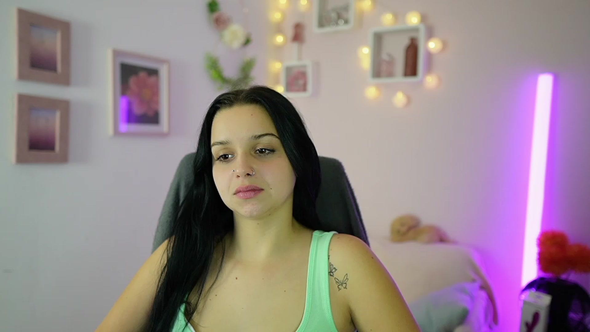 Gallery image thumbnail from Sola_Zola18's myfreecams stream on, 11/10/2023, 21:13 image 3 of 20