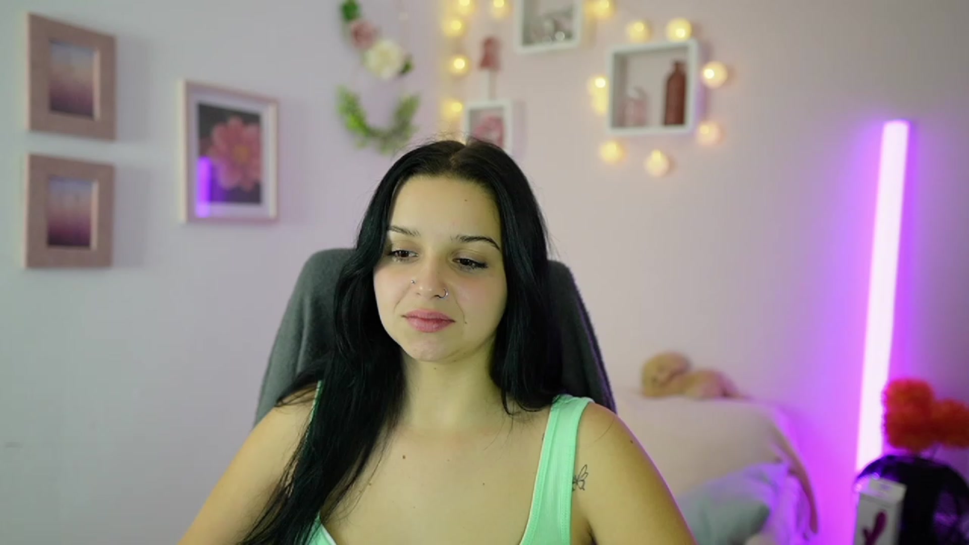 Gallery image thumbnail from Sola_Zola18's myfreecams stream on, 11/10/2023, 21:13 image 8 of 20