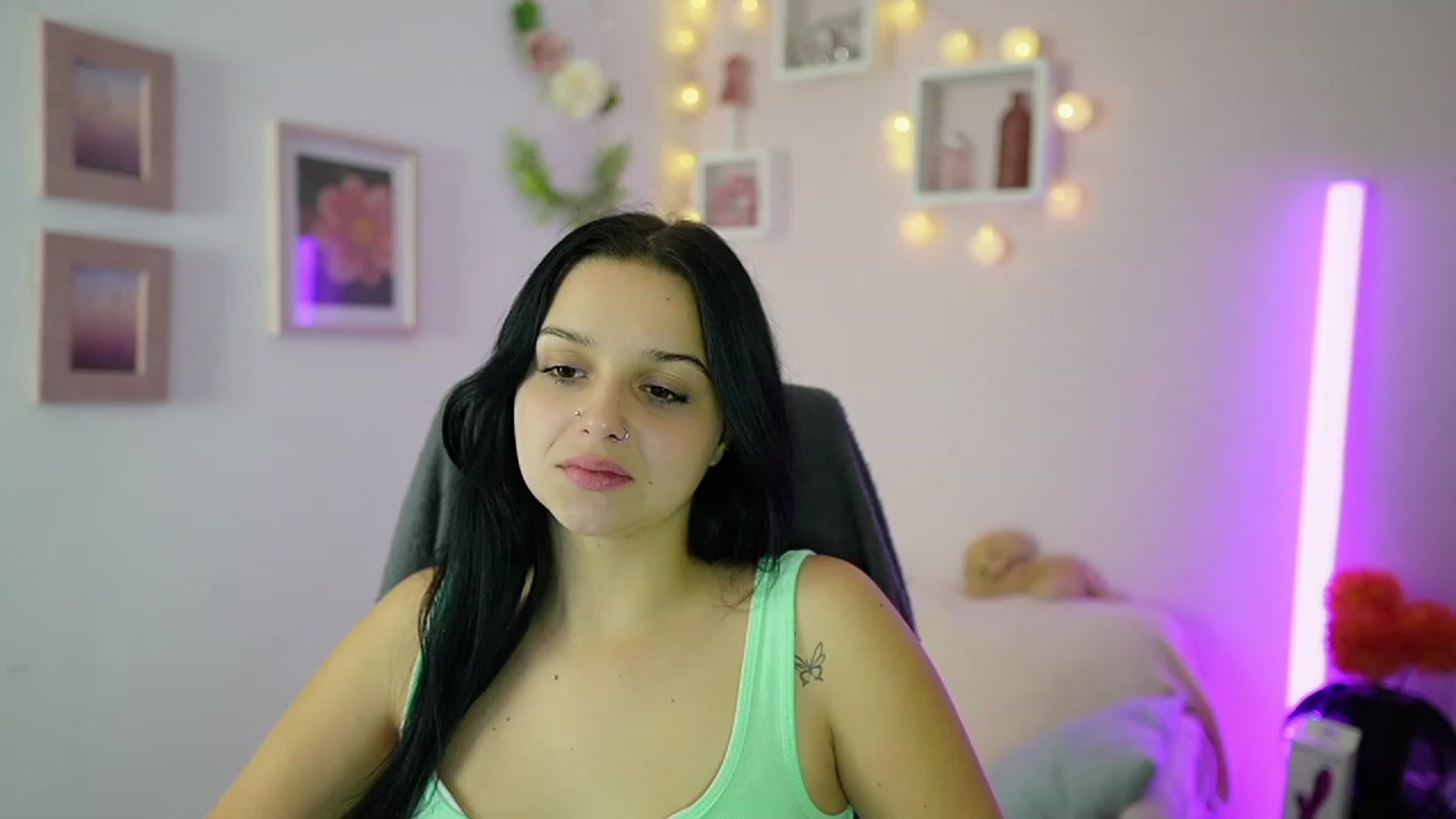 Gallery image thumbnail from Sola_Zola18's myfreecams stream on, 11/10/2023, 21:13 image 4 of 20