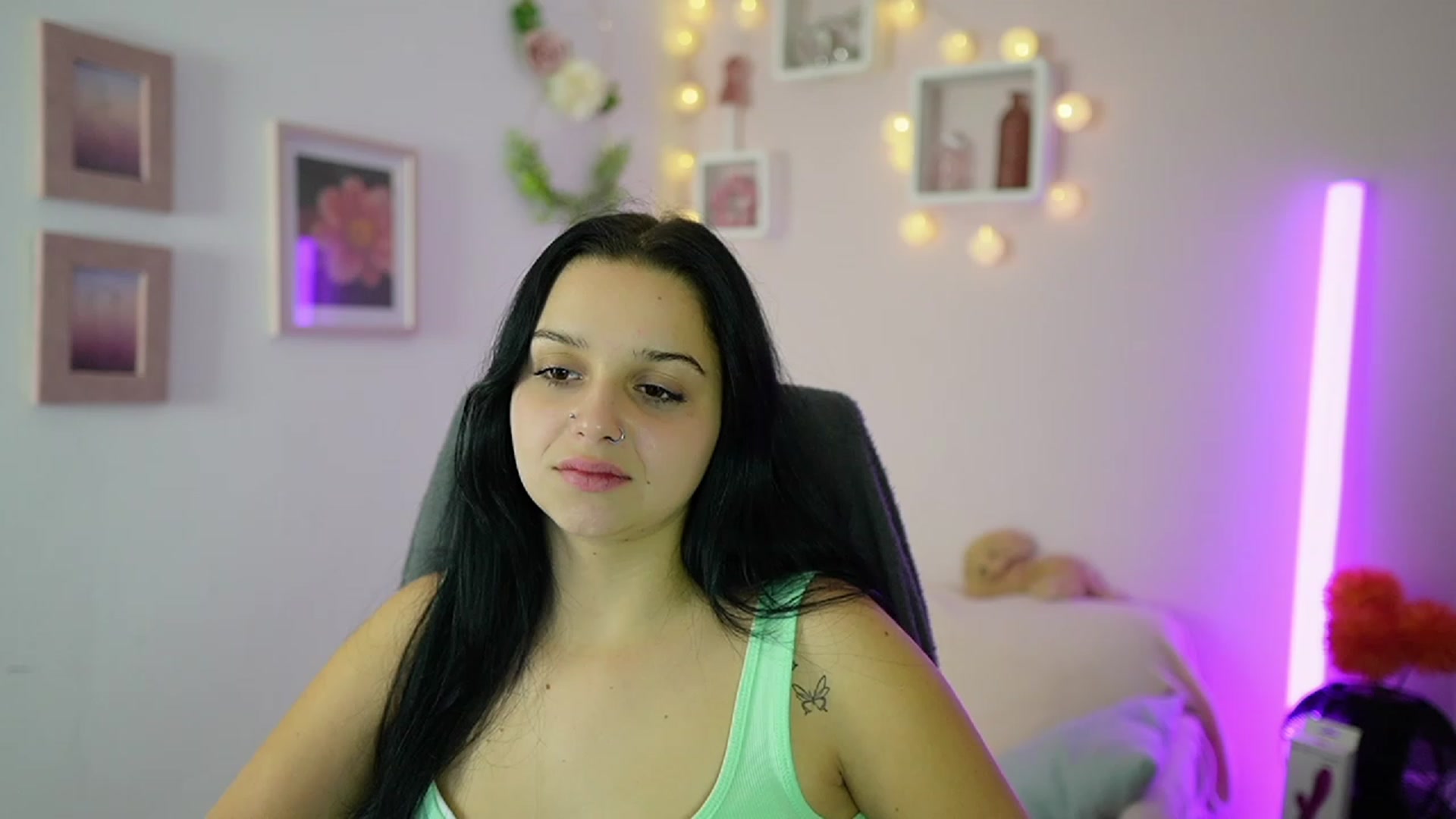 Gallery image thumbnail from Sola_Zola18's myfreecams stream on, 11/10/2023, 21:13 image 14 of 20
