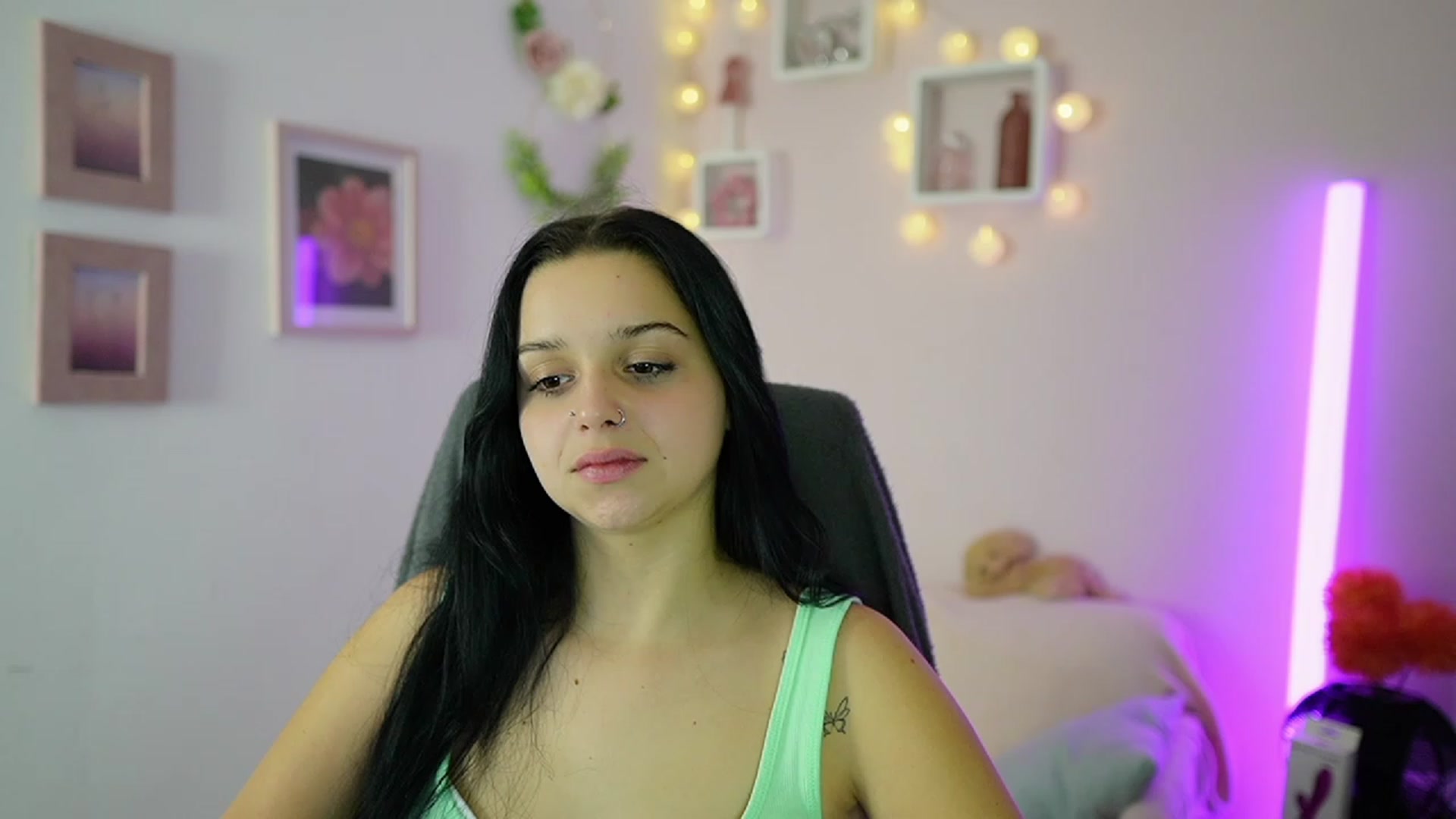 Gallery image thumbnail from Sola_Zola18's myfreecams stream on, 11/10/2023, 21:13 image 17 of 20