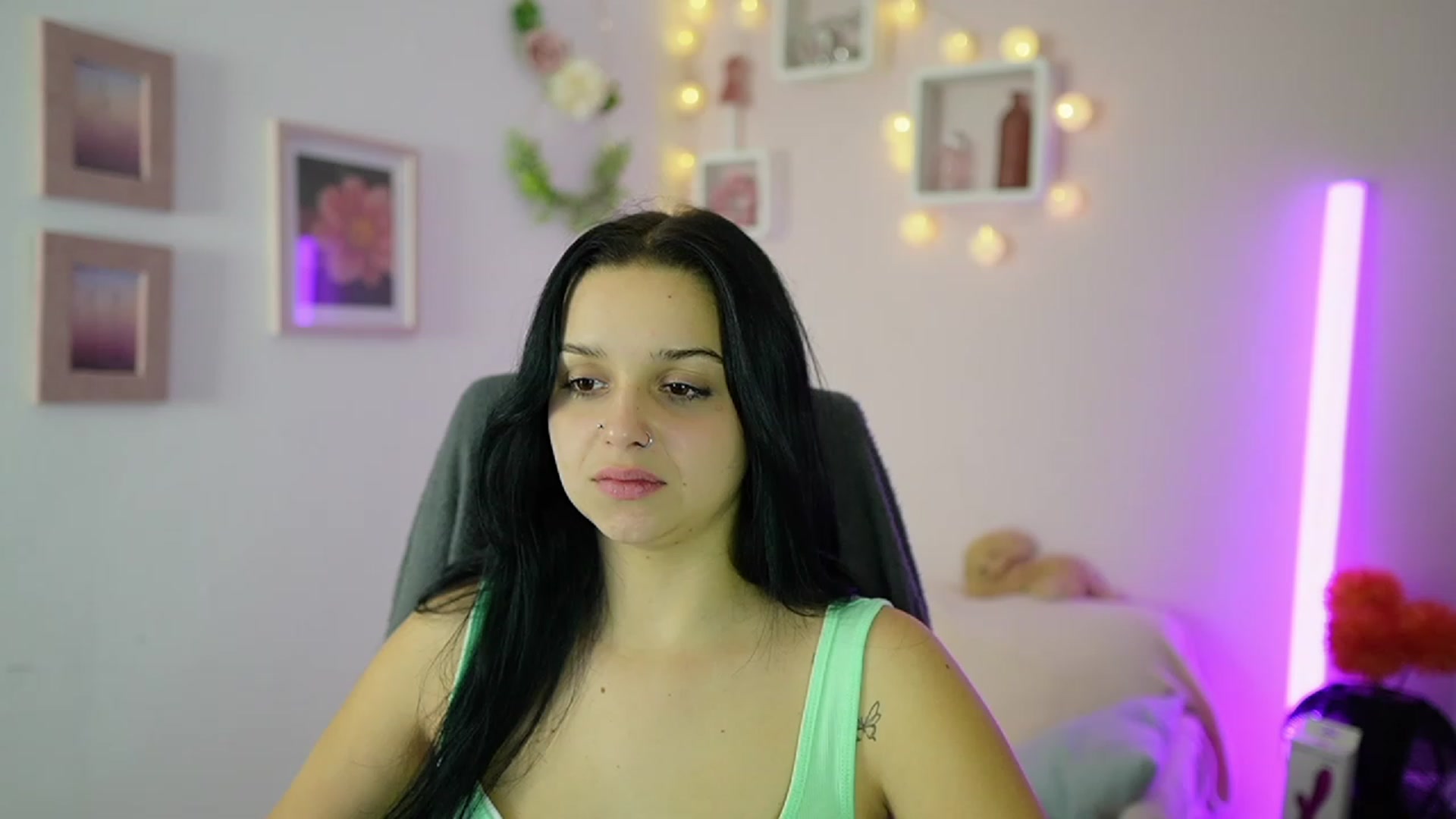 Gallery image thumbnail from Sola_Zola18's myfreecams stream on, 11/10/2023, 21:13 image 7 of 20