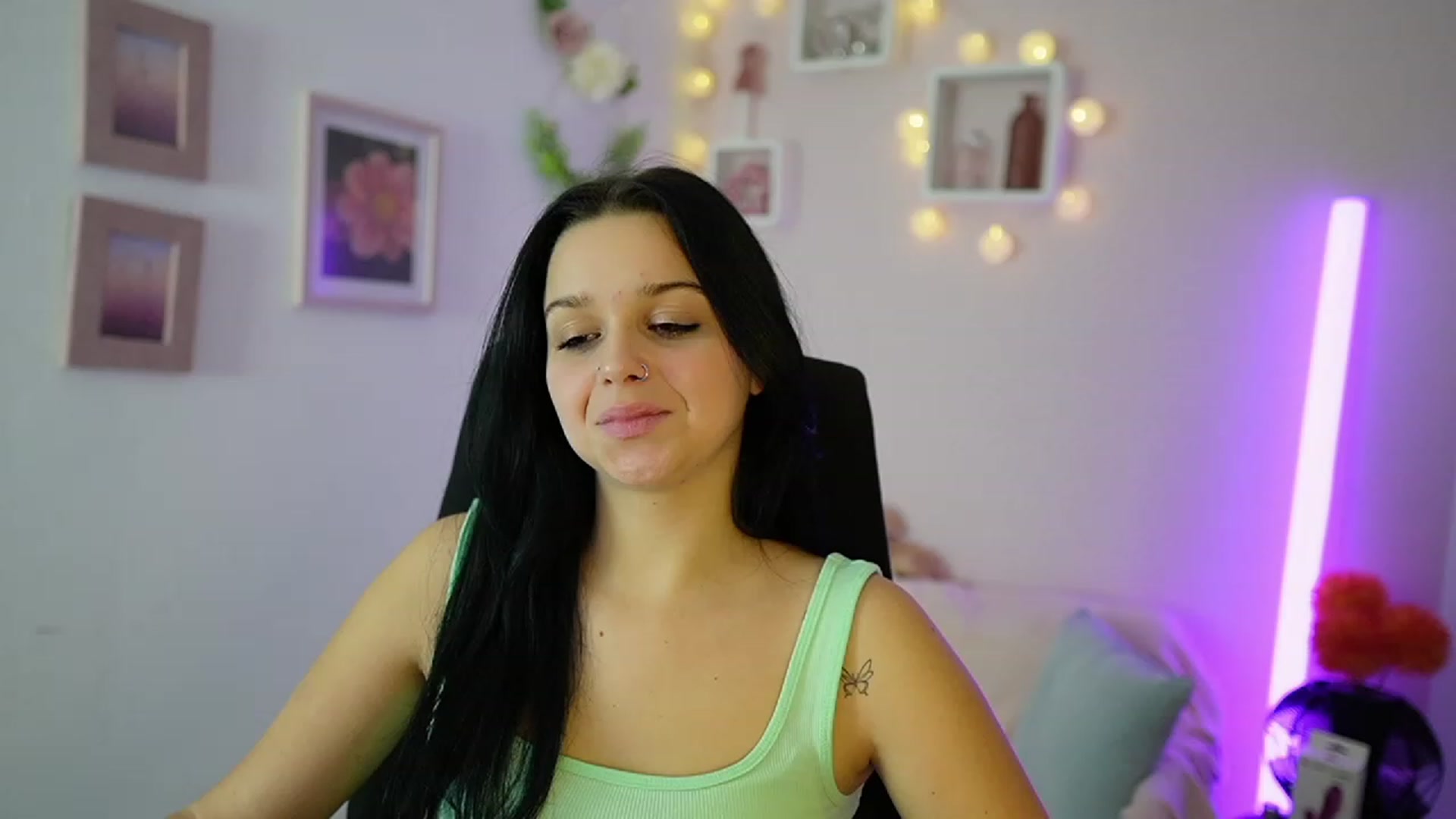 Gallery image thumbnail from Sola_Zola18's myfreecams stream on, 11/17/2023, 21:18 image 8 of 20