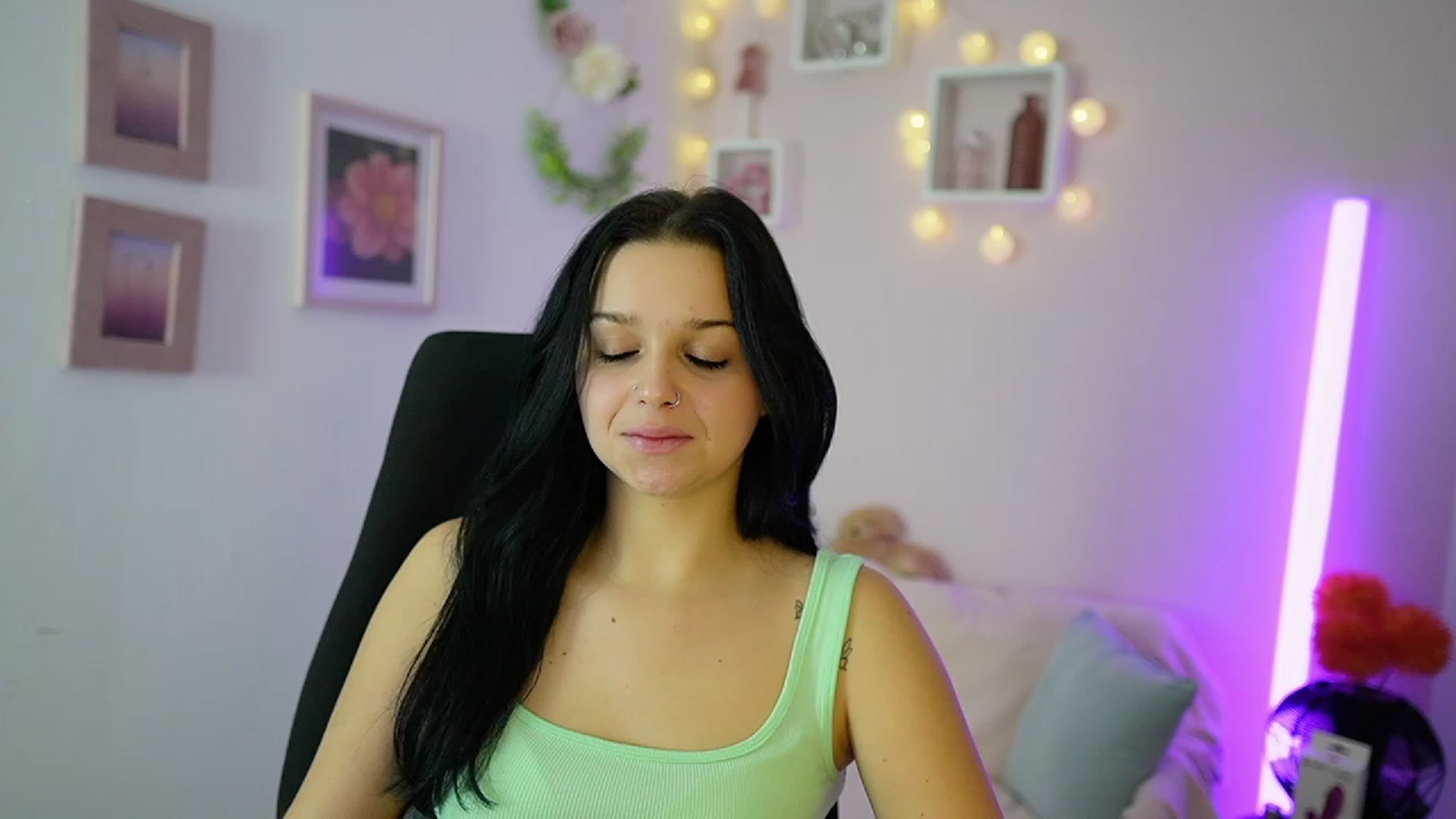 Gallery image thumbnail from Sola_Zola18's myfreecams stream on, 11/17/2023, 21:18 image 20 of 20