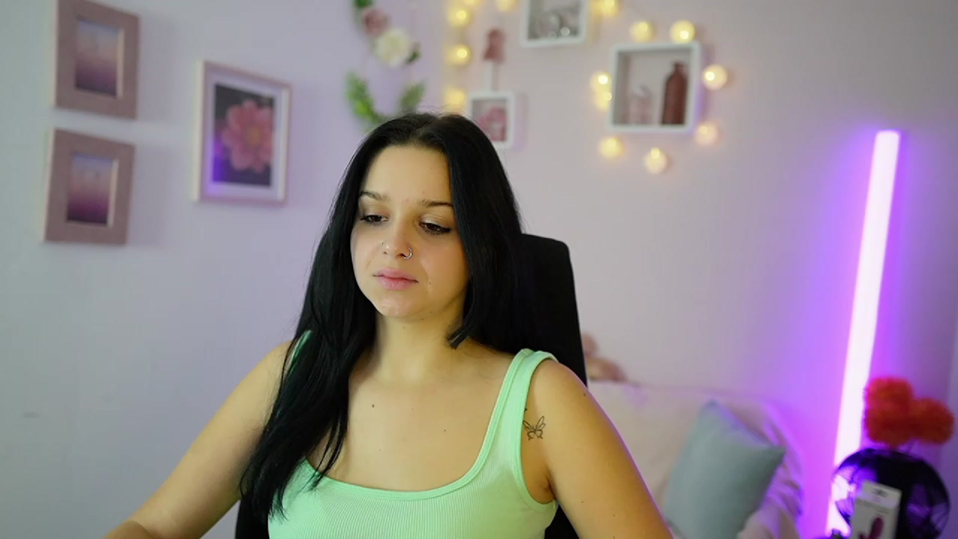 Gallery image thumbnail from Sola_Zola18's myfreecams stream on, 11/17/2023, 21:18 image 14 of 20
