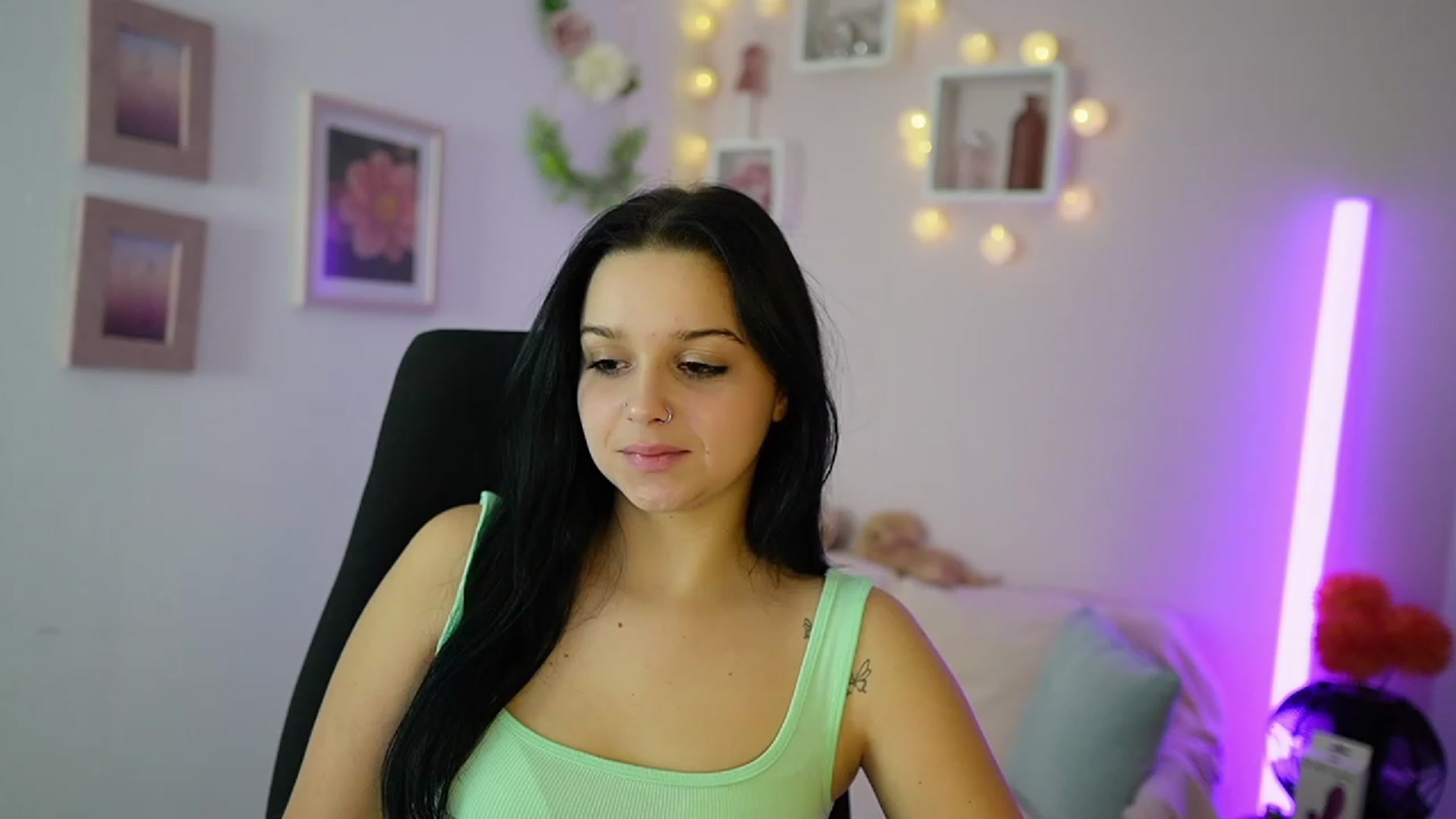 Gallery image thumbnail from Sola_Zola18's myfreecams stream on, 11/17/2023, 21:18 image 4 of 20