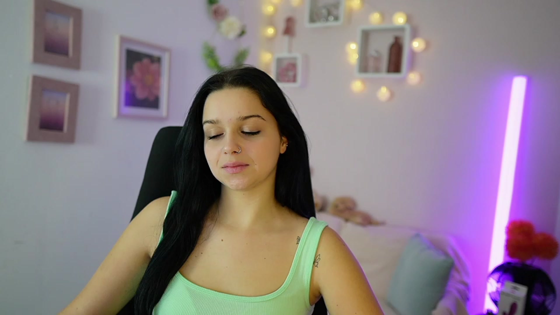 Gallery image thumbnail from Sola_Zola18's myfreecams stream on, 11/17/2023, 21:18 image 3 of 20
